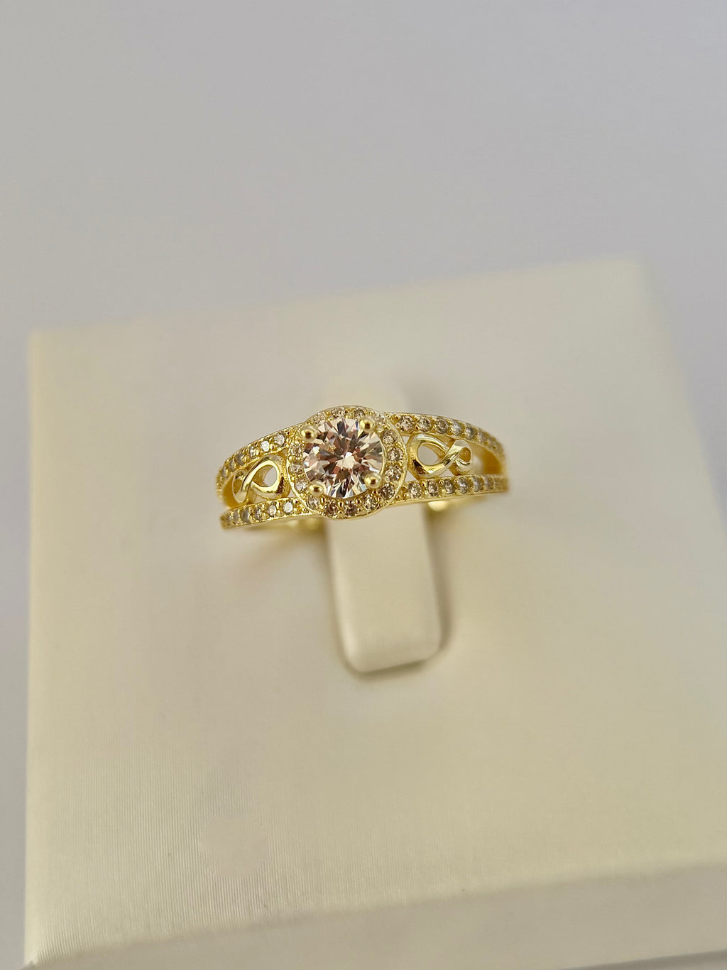 Anillo compromiso Infinito, Dorado