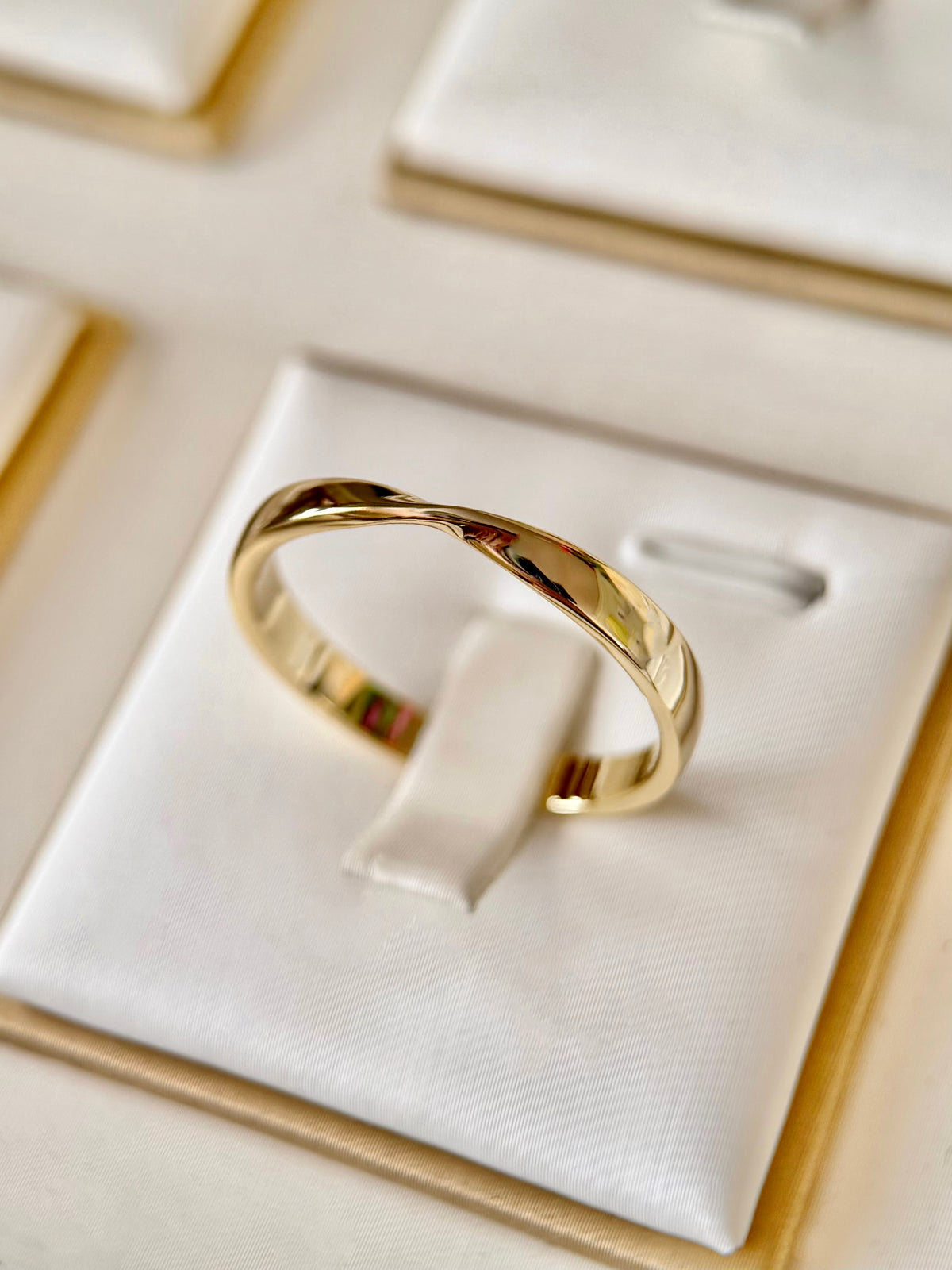 Anillo Aro Liso Entrelazado para Hombre