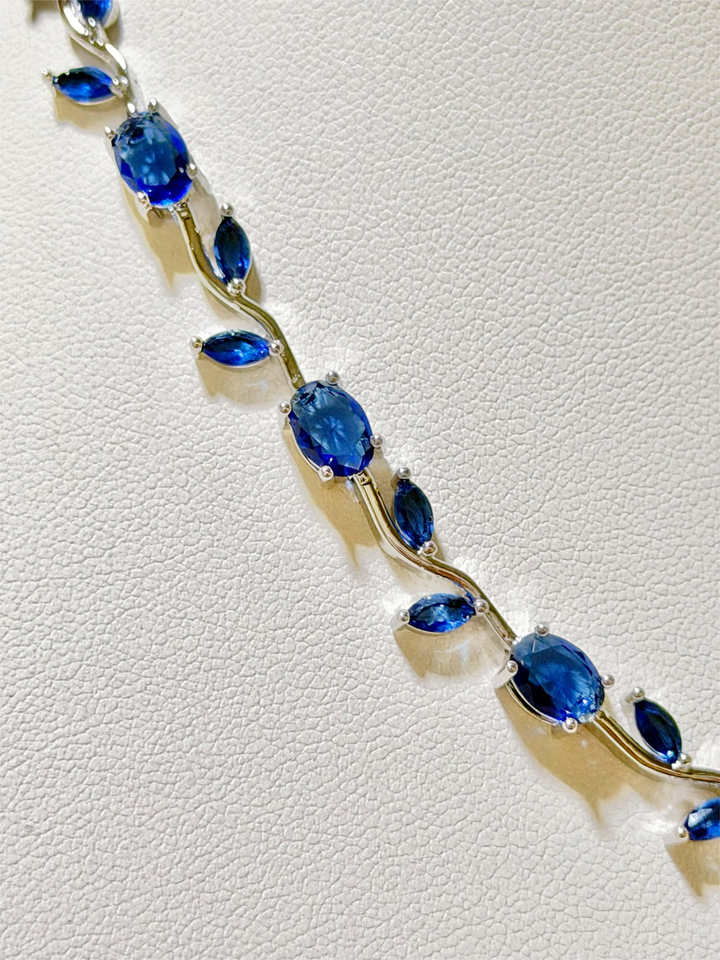 Collar Tulipanes Azules, Plateado