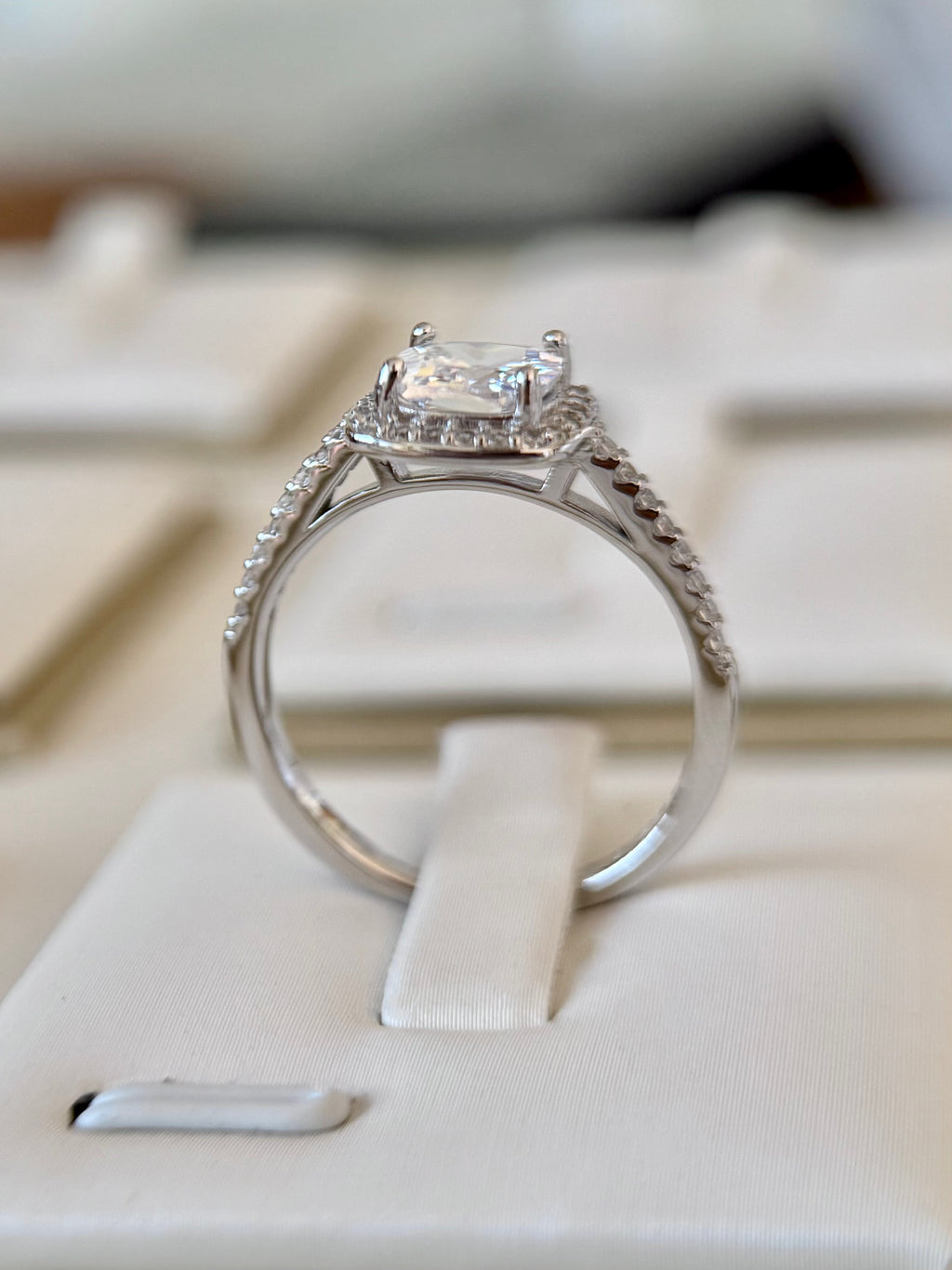 Anillo compromiso Corte Cuadrado
