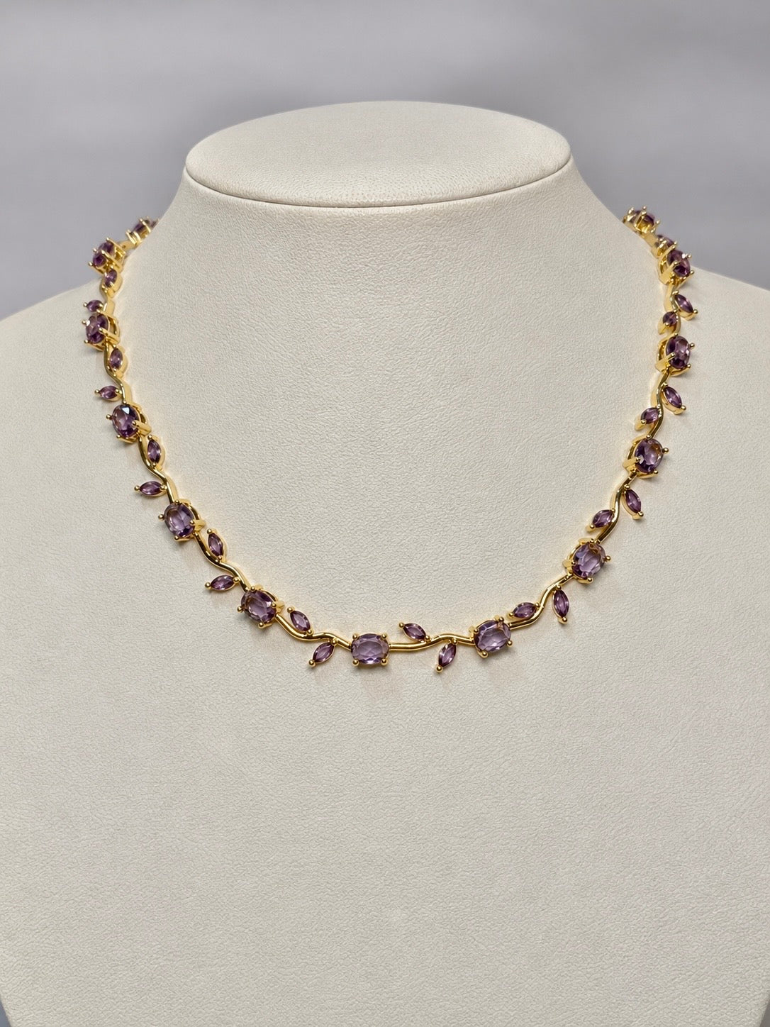Collar Tulipanes Morados, Dorado