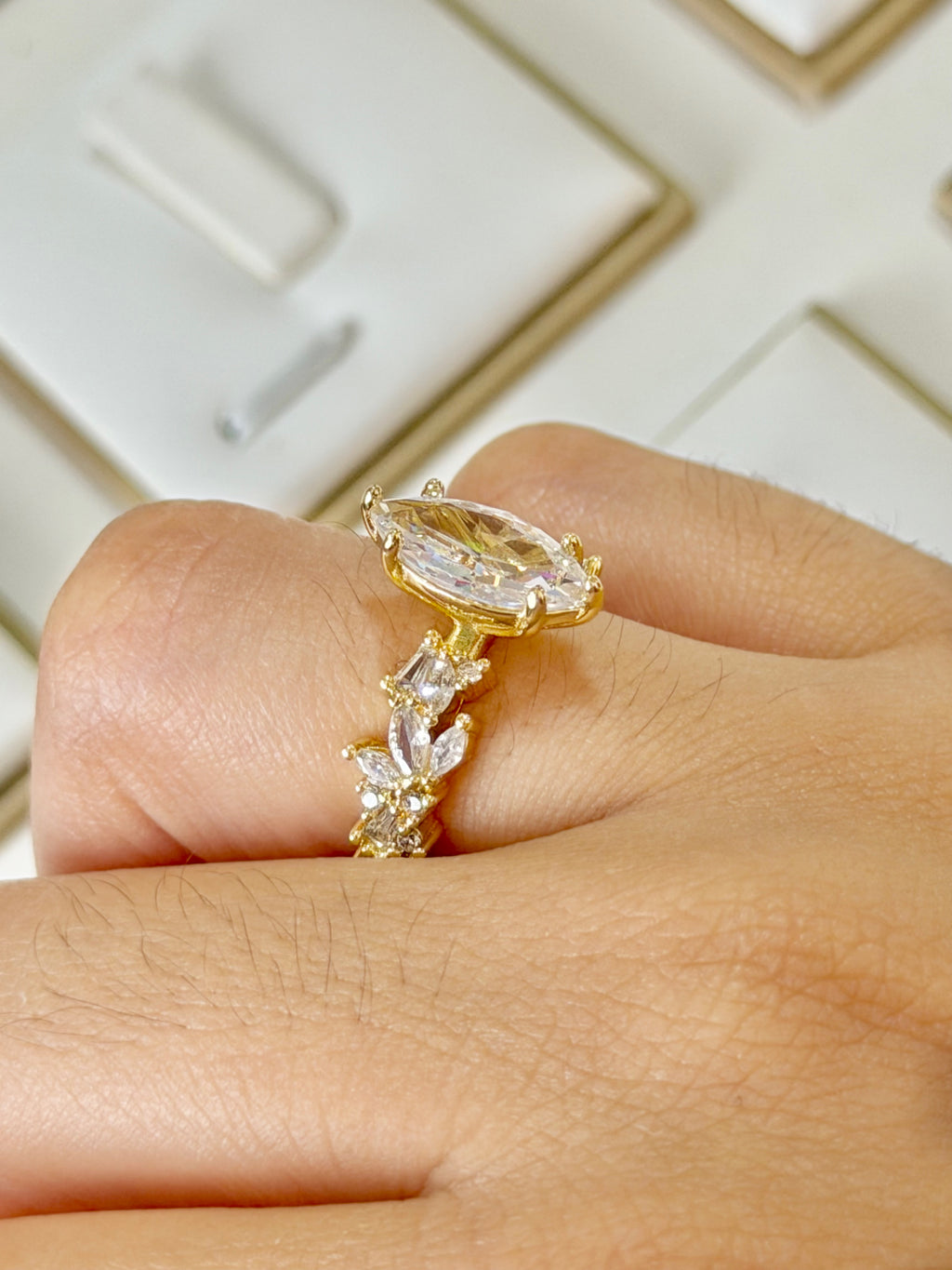 Anillo compromiso Corte Marquesa con baño de Oro