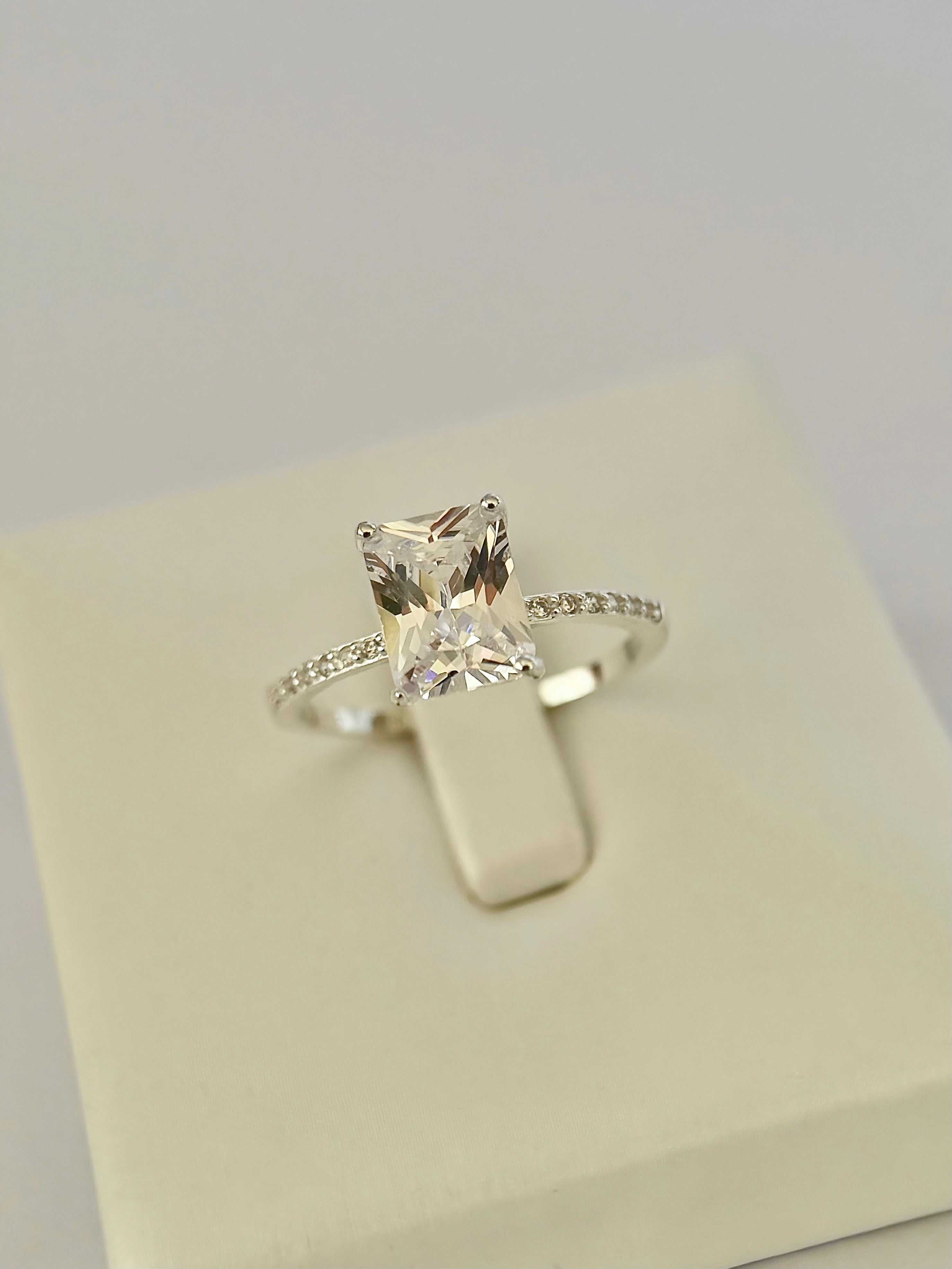 Anillo de Compromiso Corte Cuadrado