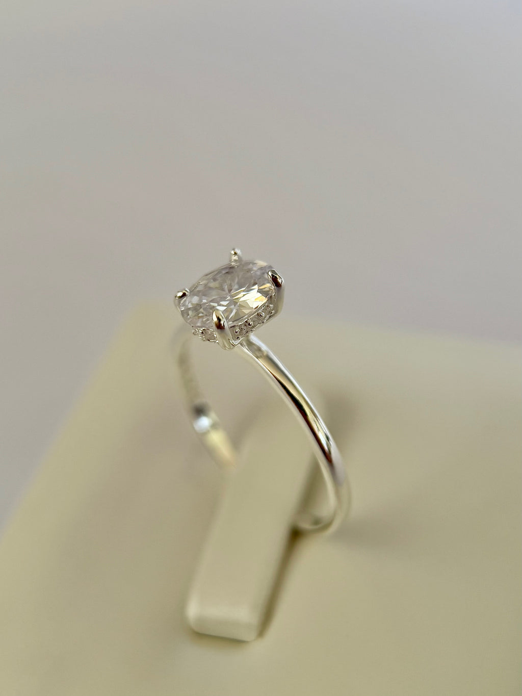 Anillo Compromiso Corte Ovalado Pequeño