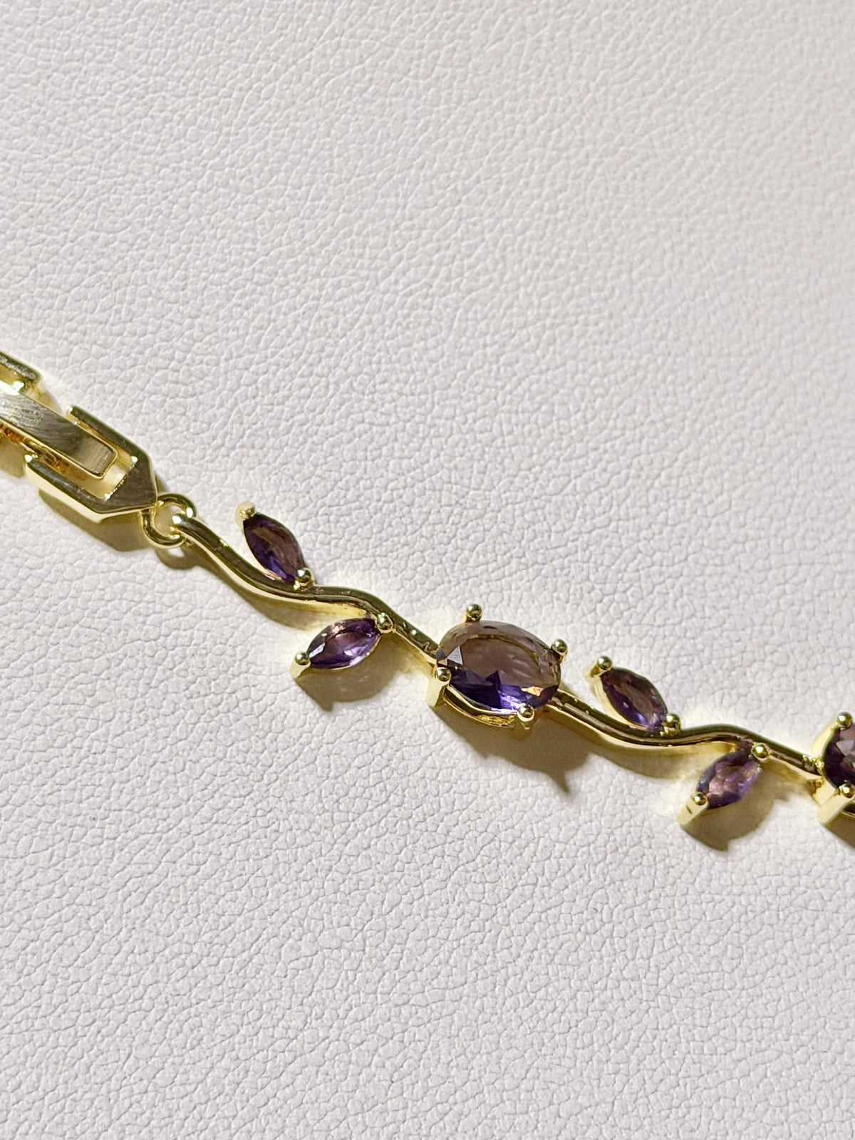 Collar Tulipanes Morados, Dorado