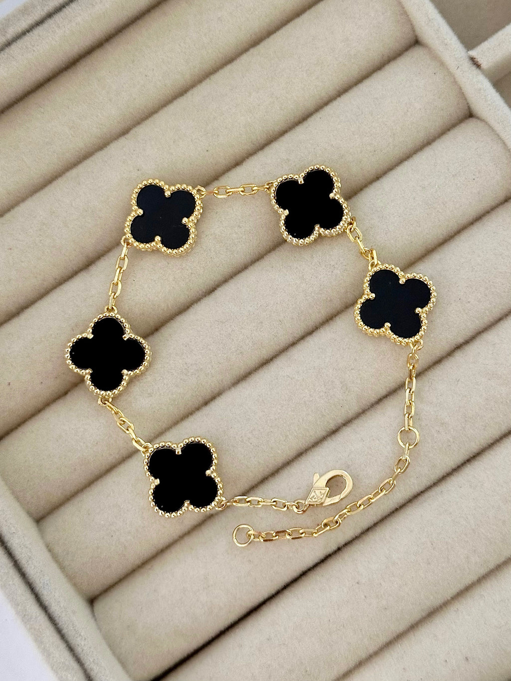 Pulsera Tréboles Negros