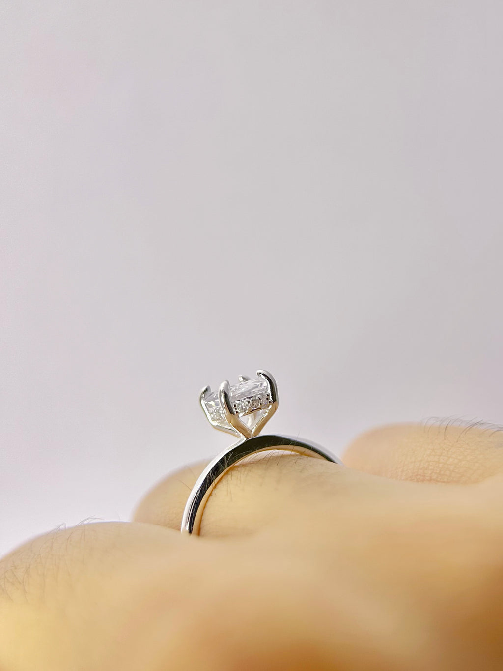 Anillo Compromiso Corte Ovalado Pequeño
