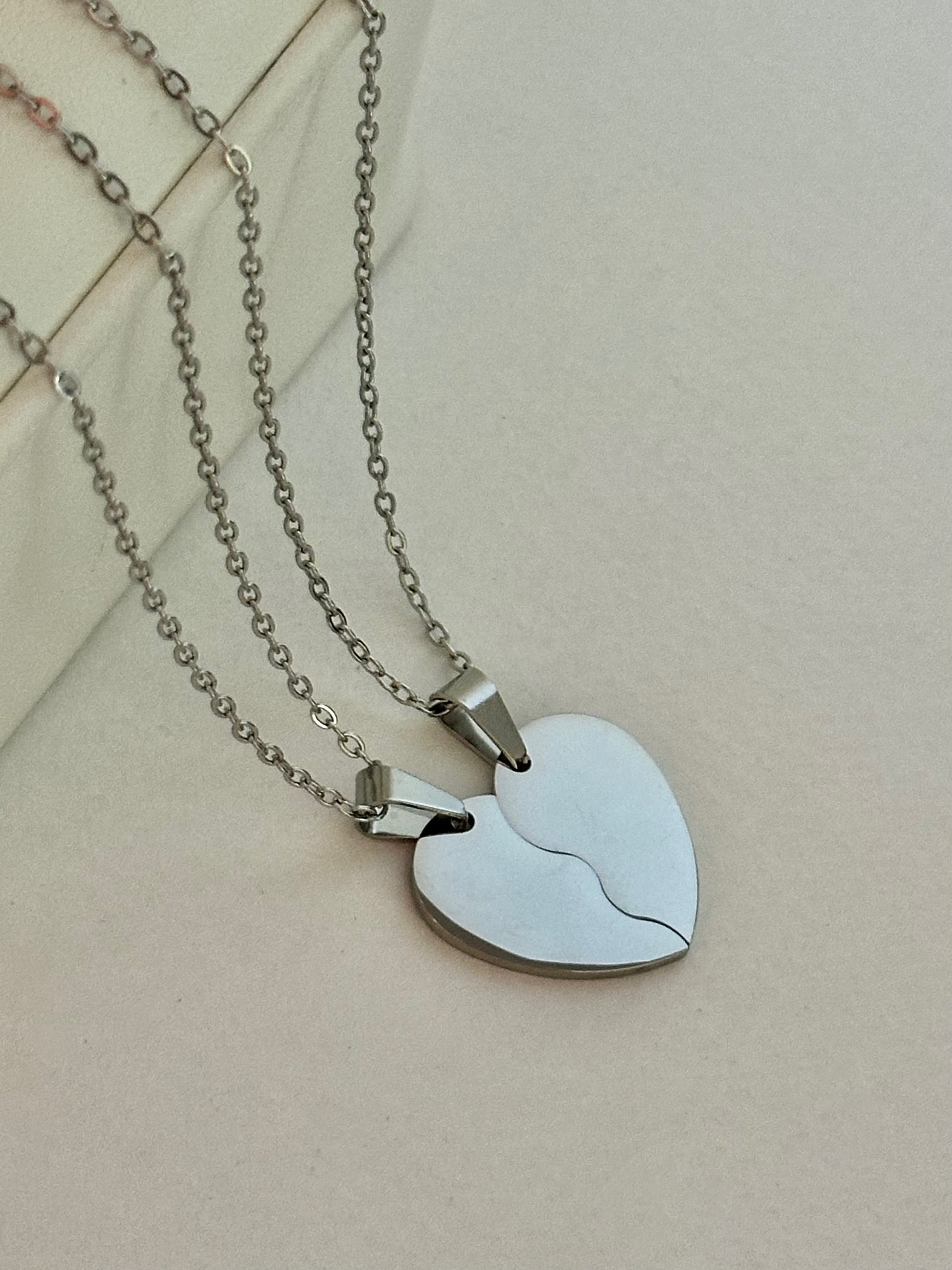 Dúo Collares Corazón compartido Plateado, Acero Inoxidable