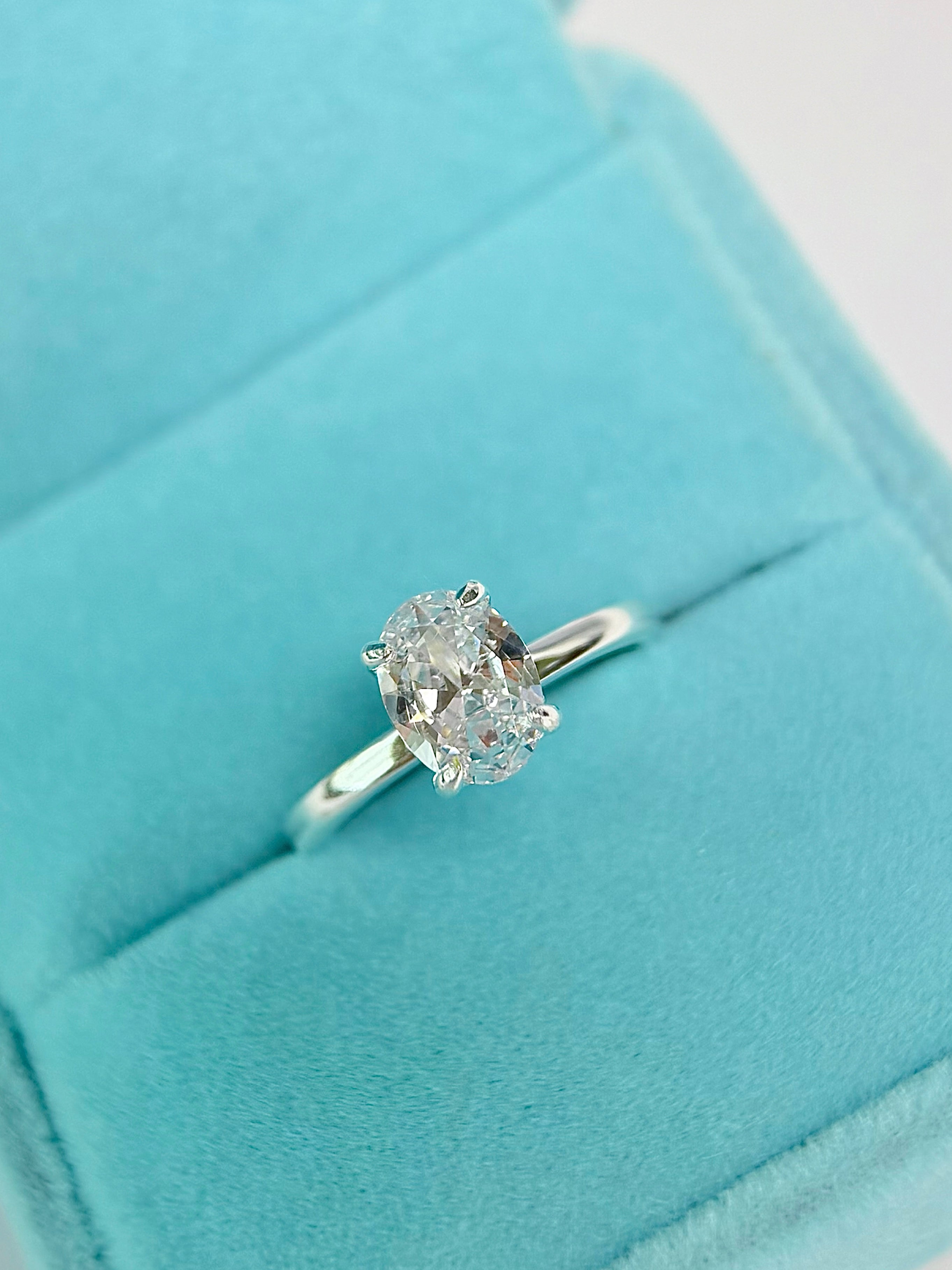 Anillo Compromiso Corte Ovalado Pequeño