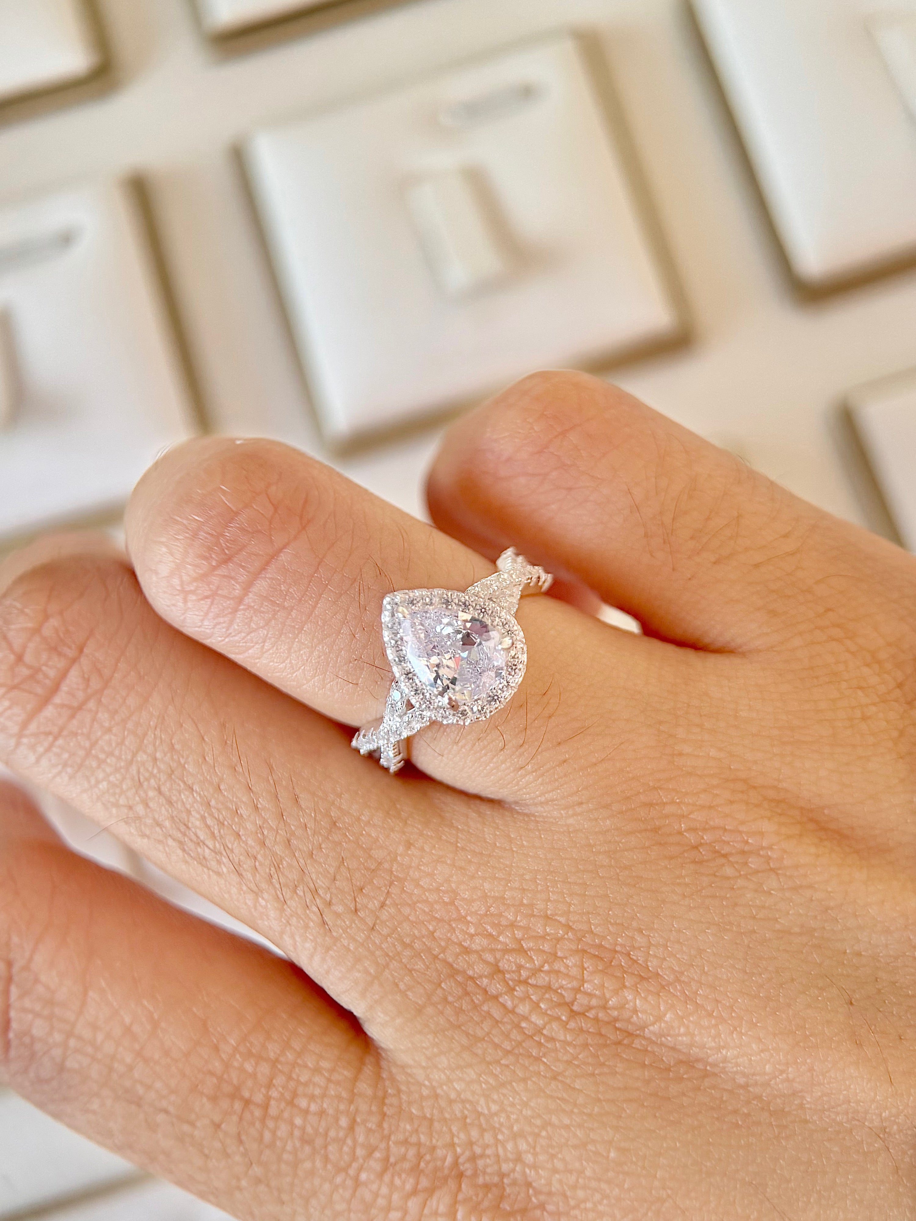Anillo Compromiso Corte Pera