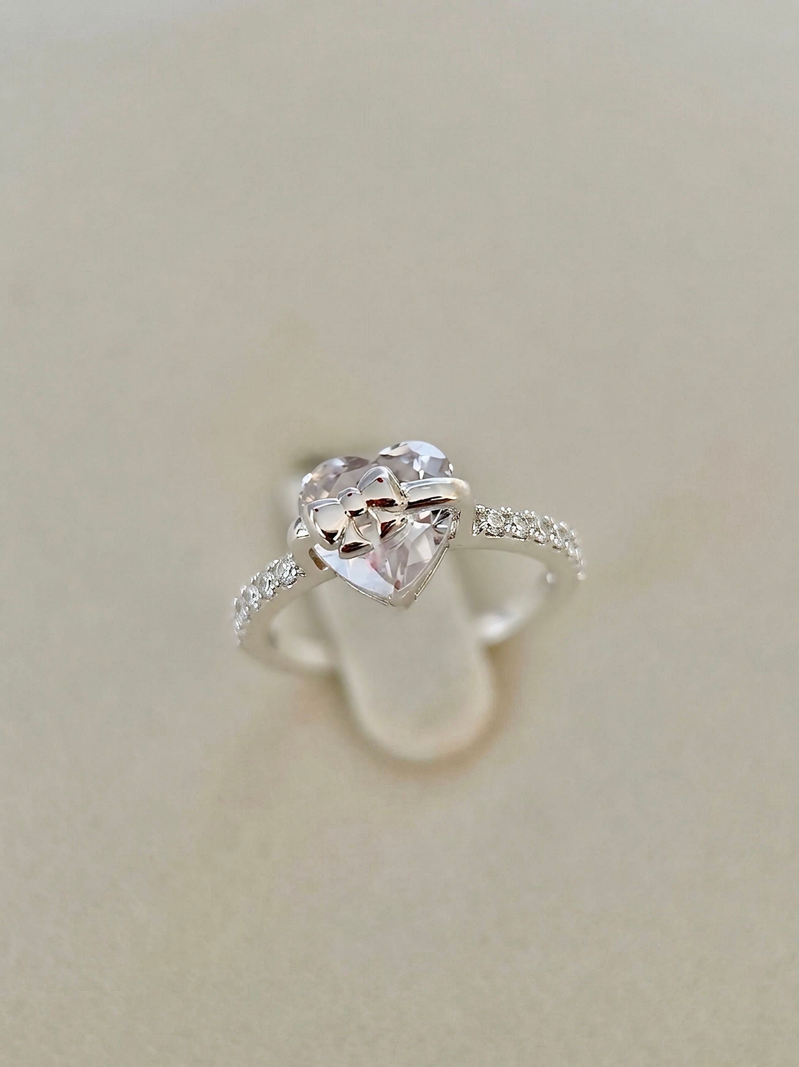 Anillo Corazón y Lazo