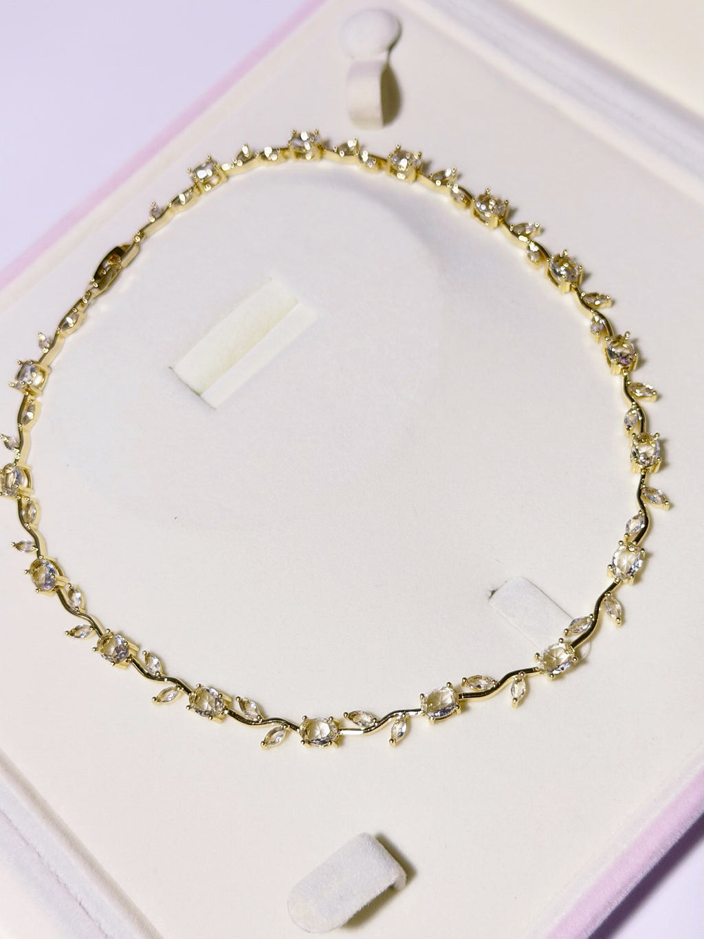 Collar Tulipanes Blancos, Dorado