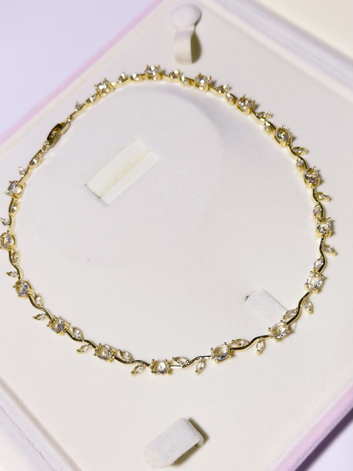 Collar Tulipanes Blancos, Dorado
