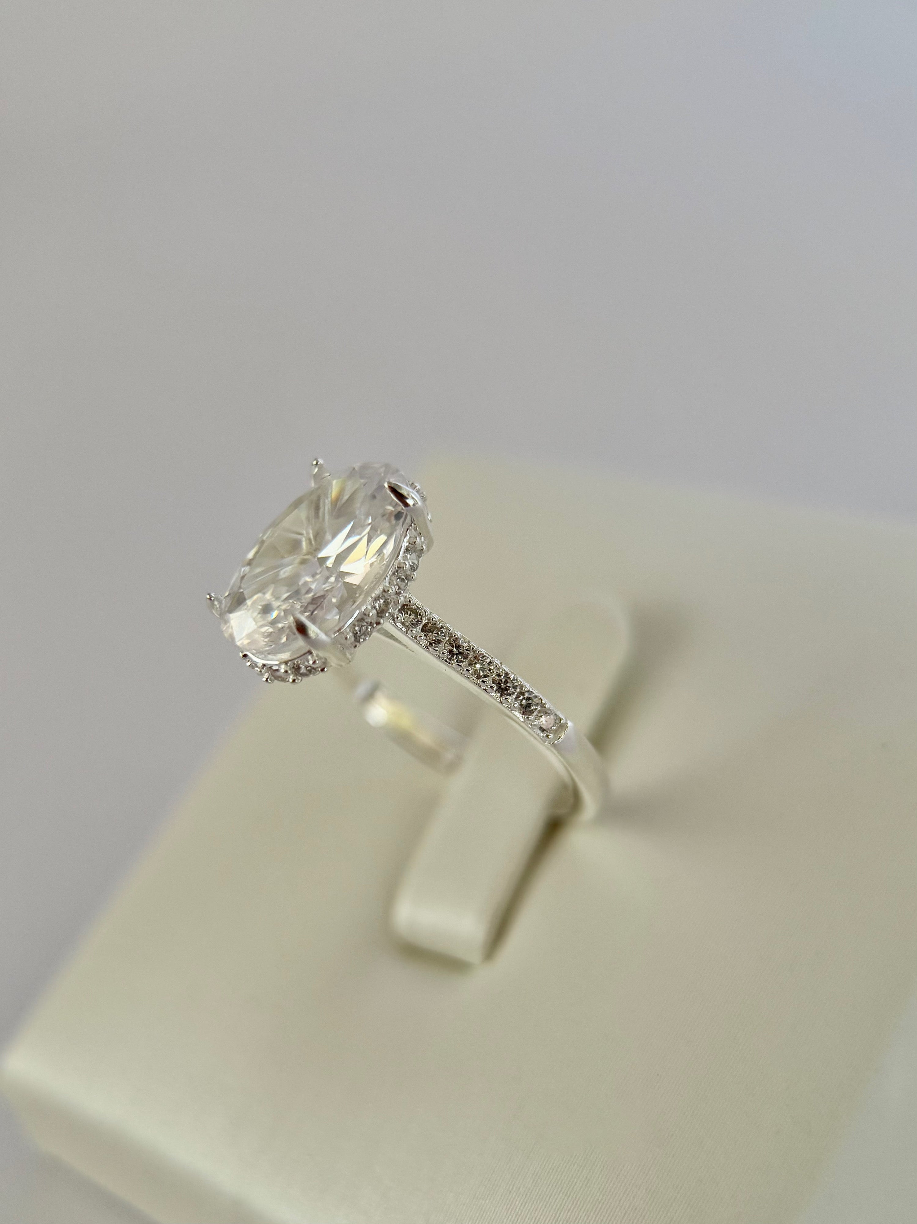 Anillo De Compromiso Ovalado