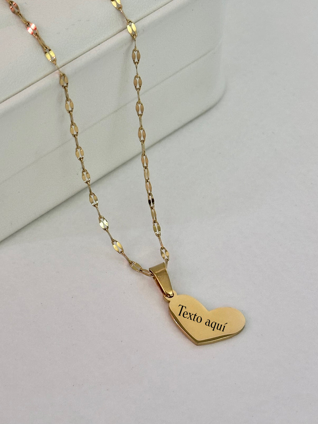 Collar Corazón Grabable Dorado, Acero Inoxidable