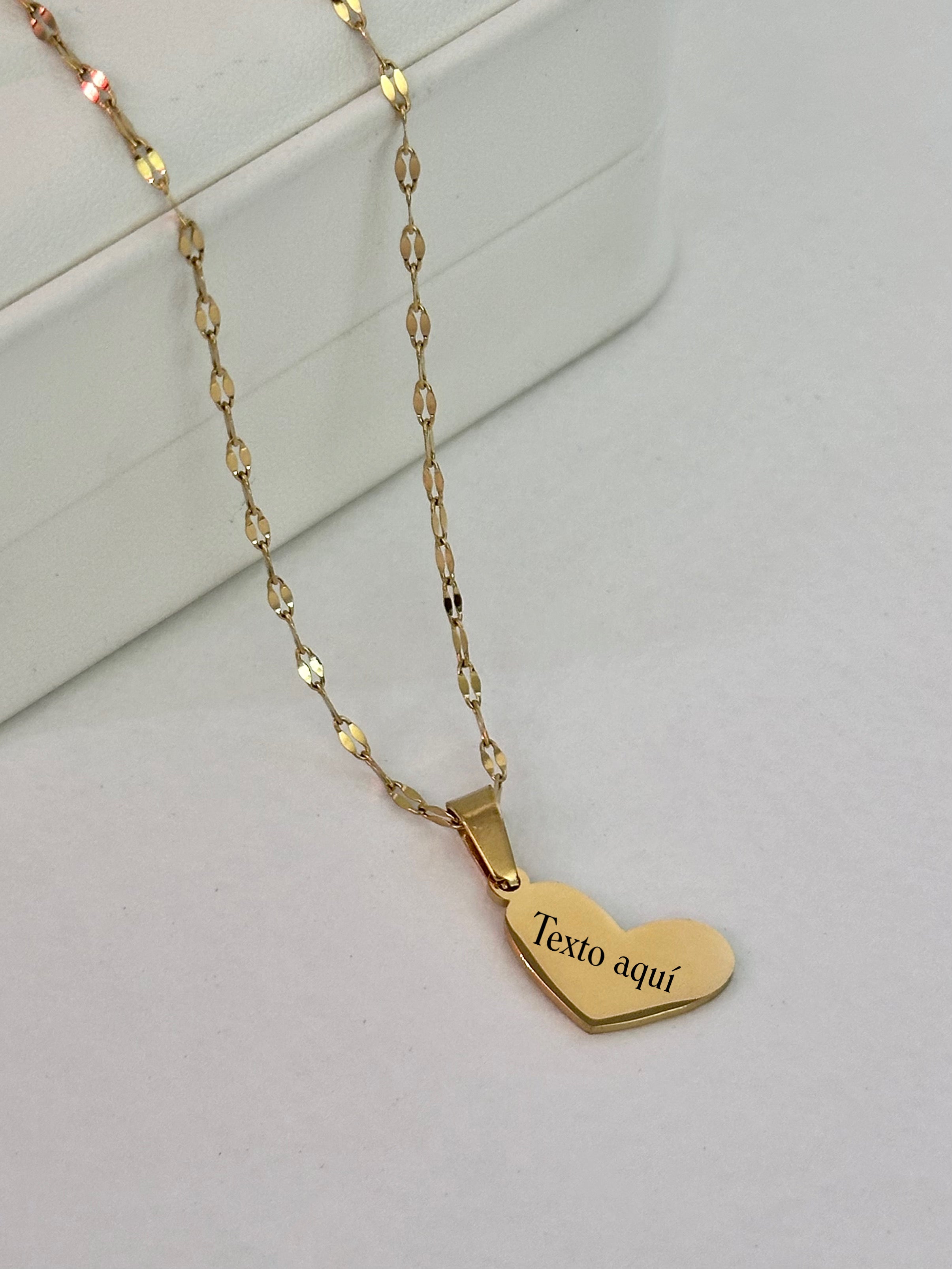 Collar Corazón Grabable Dorado, Acero Inoxidable