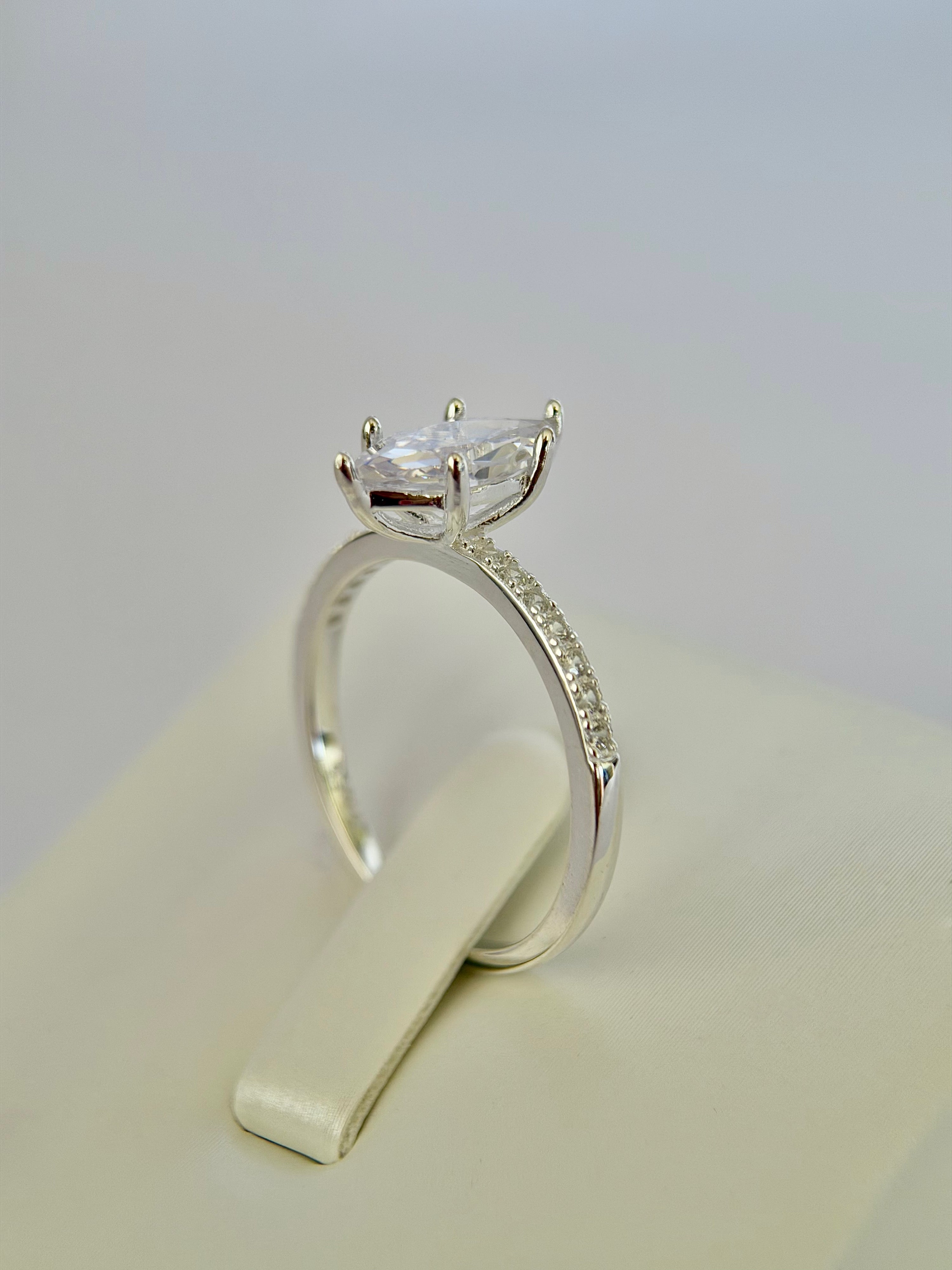 Anillo Compromiso Corte Marquesa