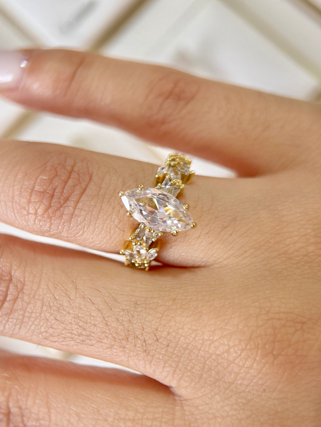 Anillo compromiso Corte Marquesa con baño de Oro