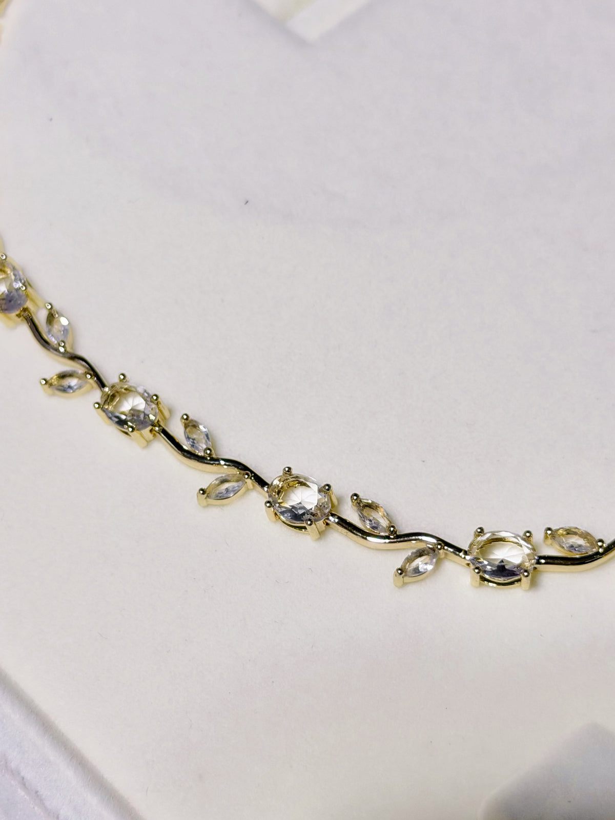 Collar Tulipanes Blancos, Dorado