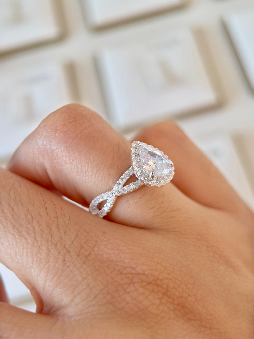 Anillo Compromiso Corte Pera