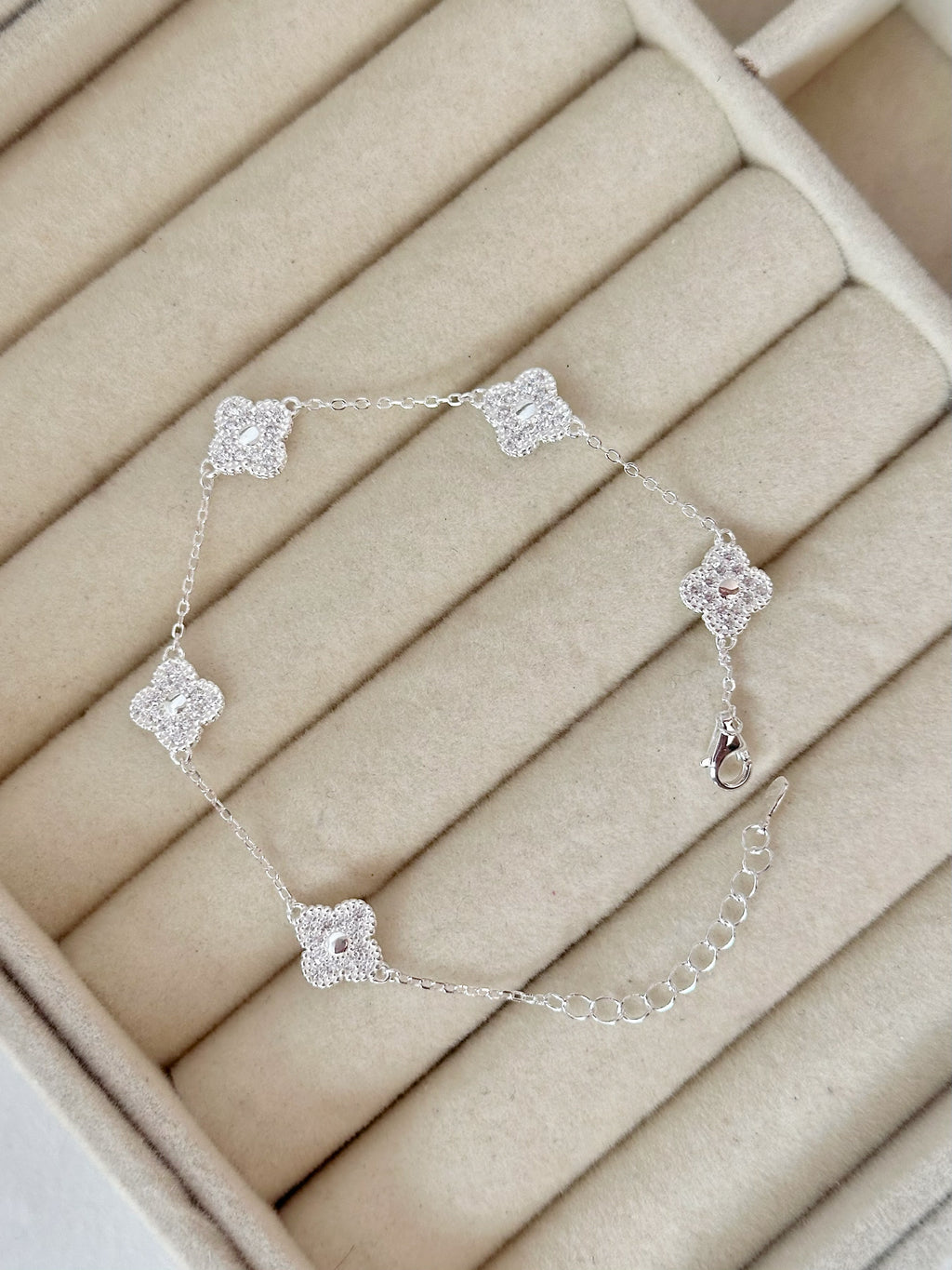 Pulsera Mini tréboles Plateados con Piedras