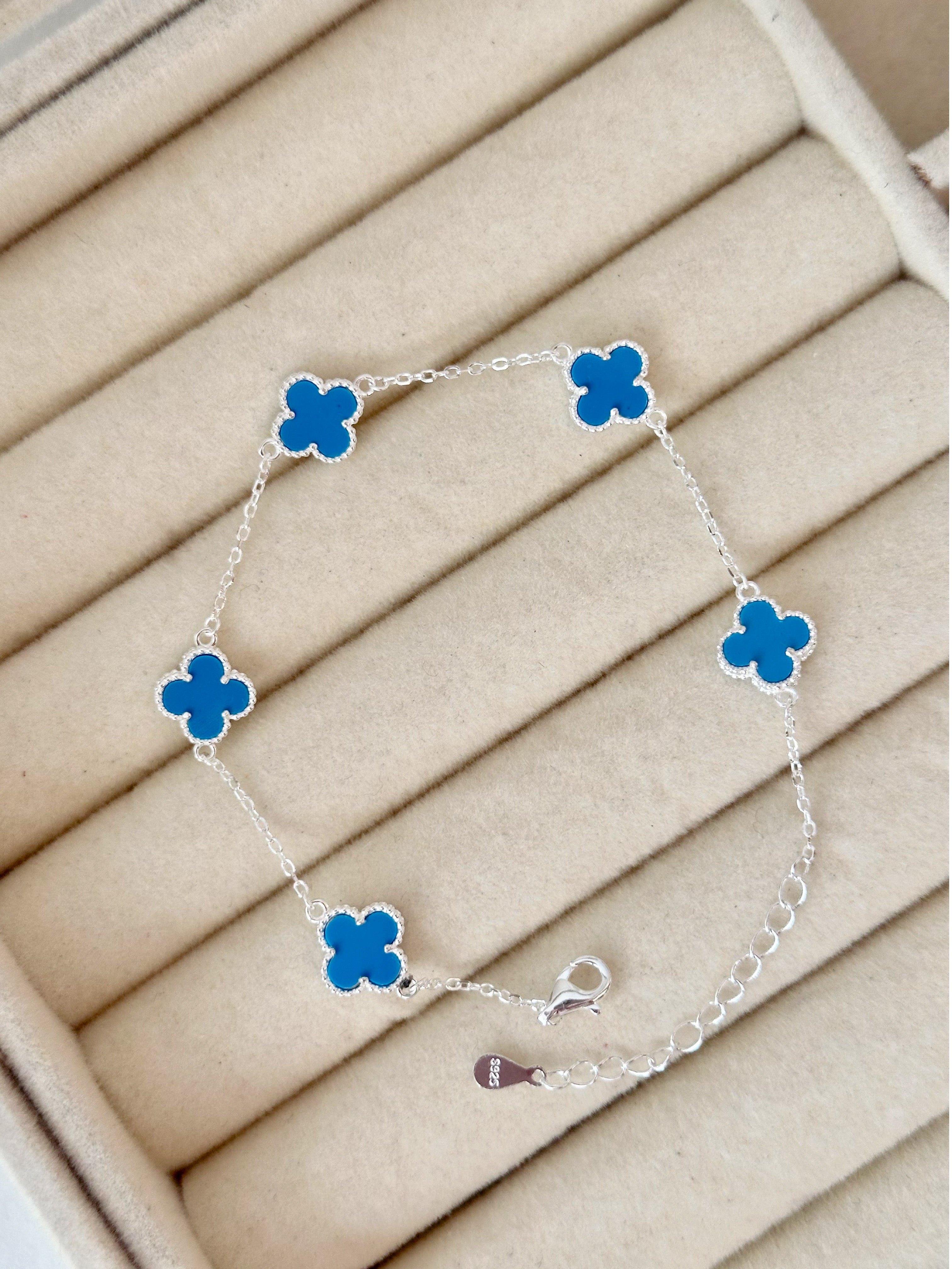 Pulsera Mini Tréboles Azul Claro