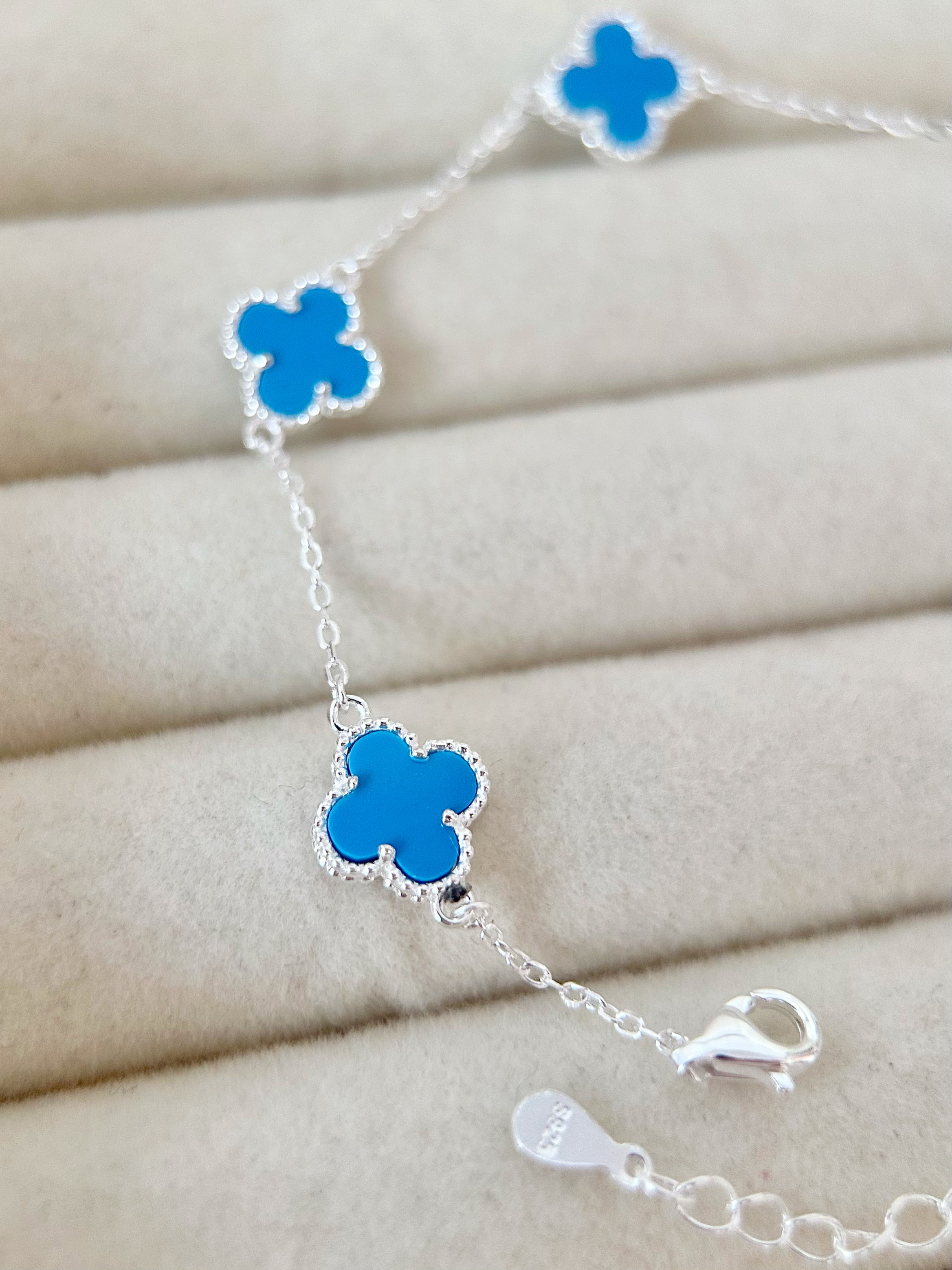 Pulsera Mini Tréboles Azul Claro