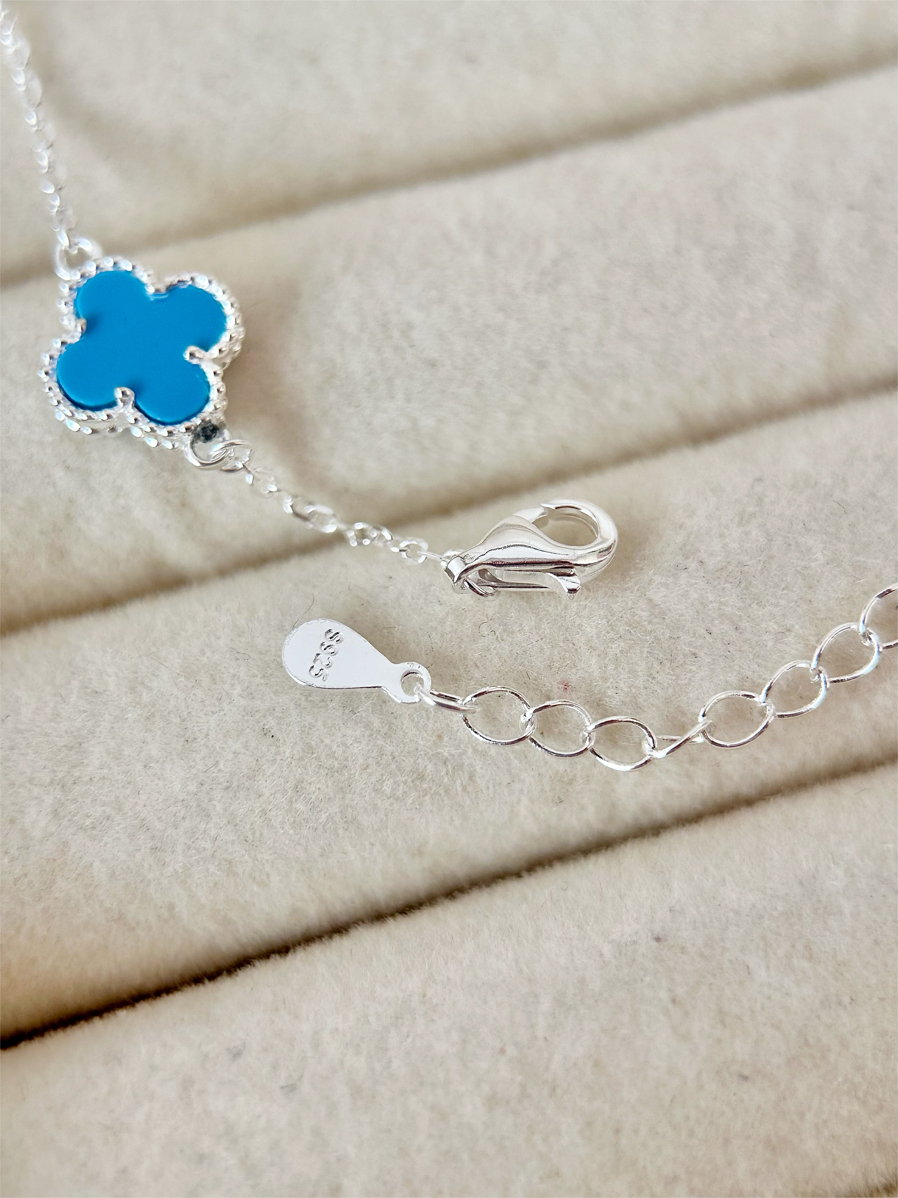 Pulsera Mini Tréboles Azul Claro