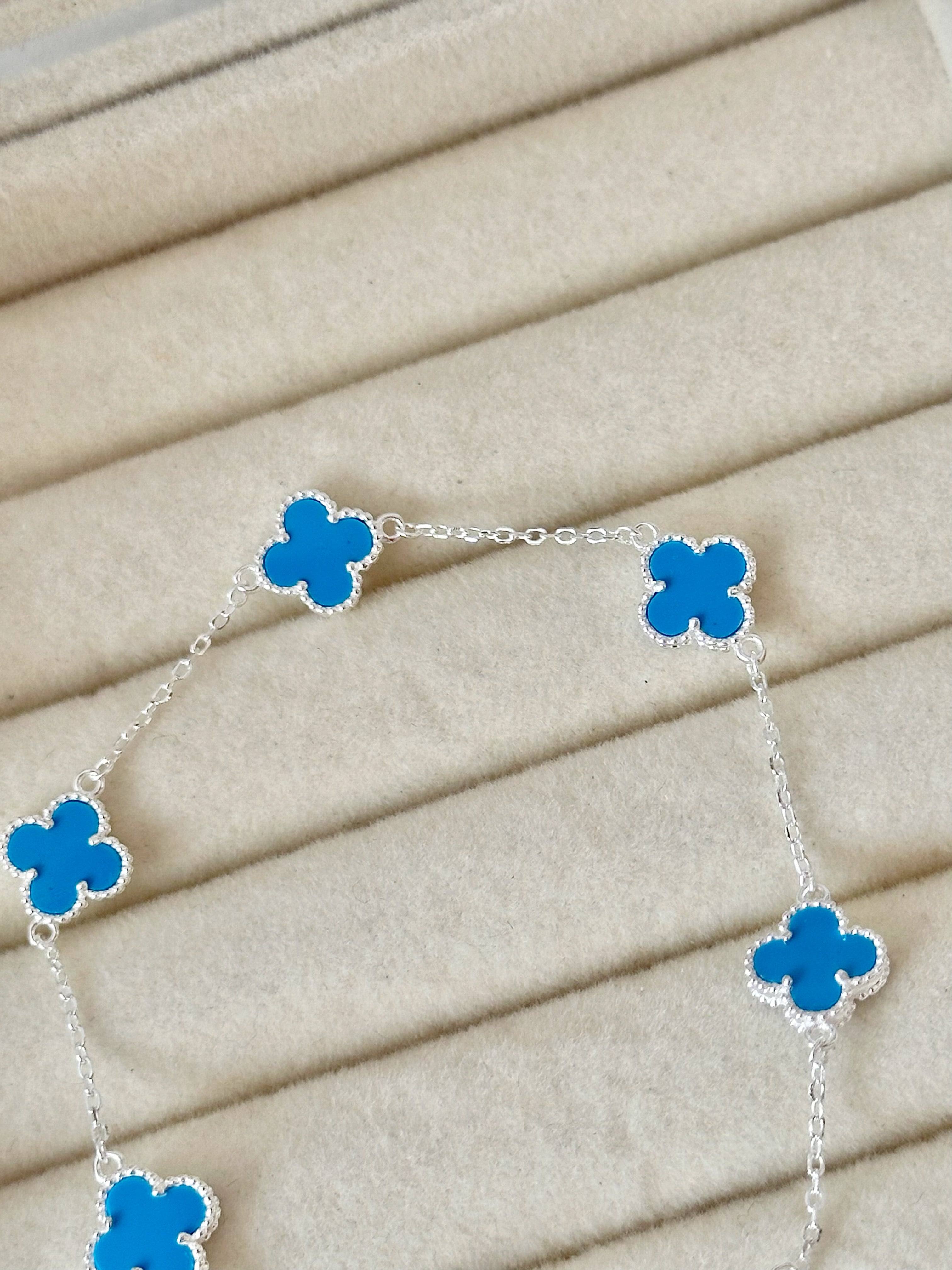 Pulsera Mini Tréboles Azul Claro