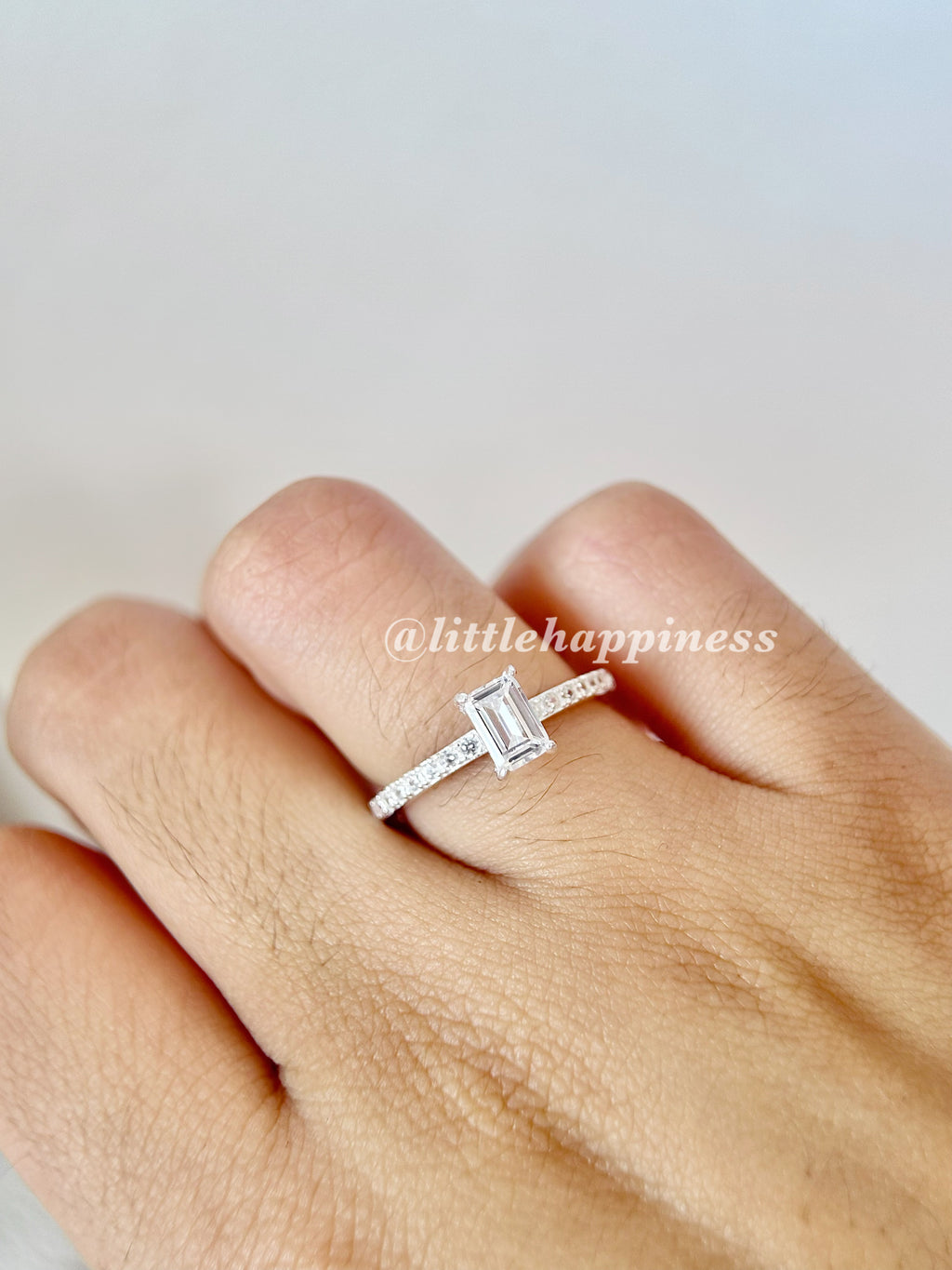 Anillo Compromiso Corte Cuadrado, piedra pequeña