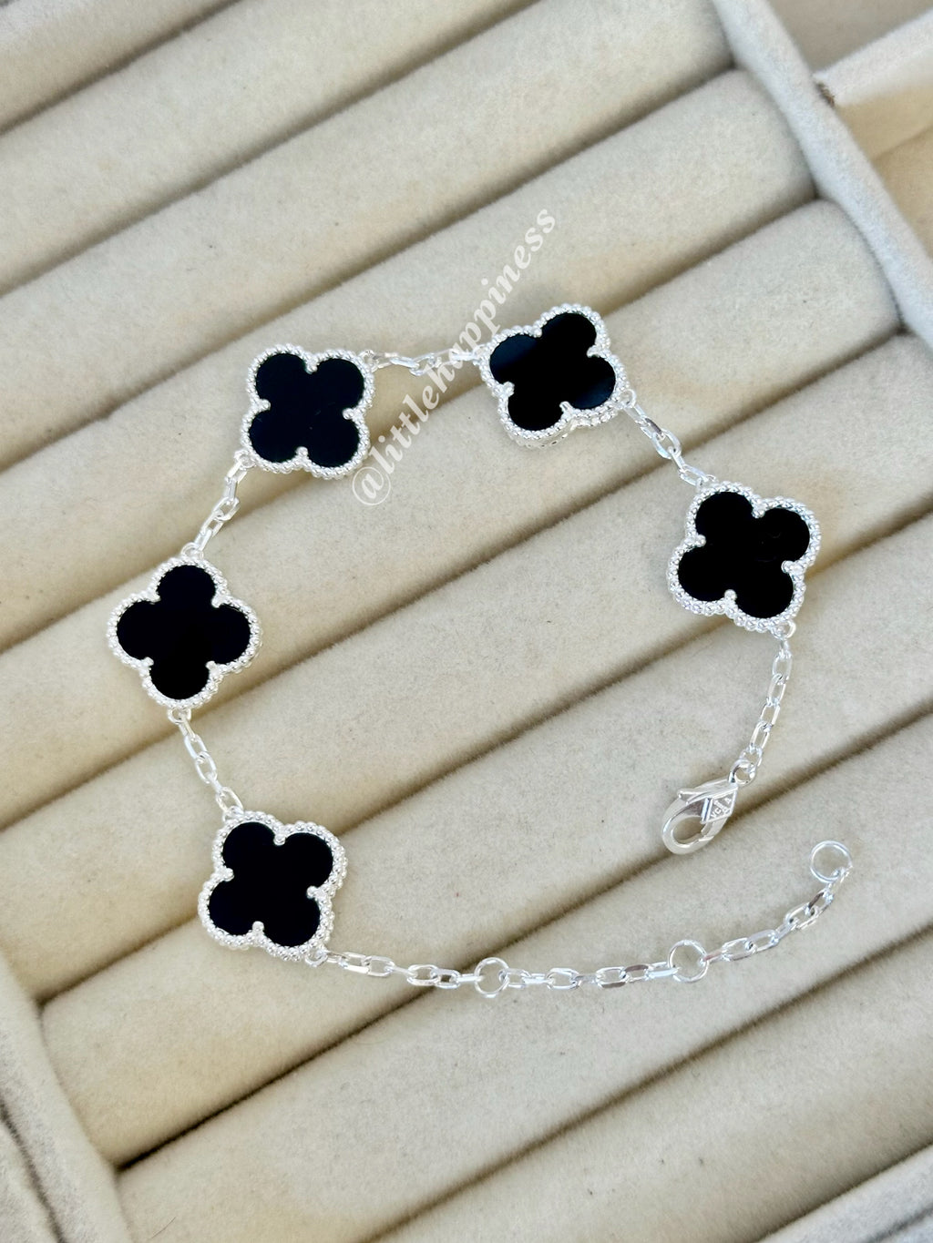 Pulsera Plateada Tréboles Negros