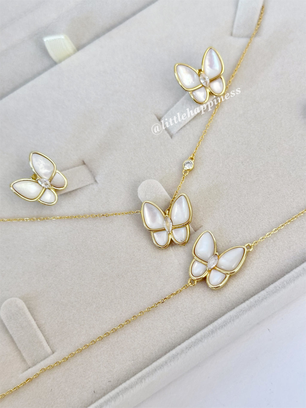 Conjunto Collar + aretes + pulsera Van Cleef Dorado y Blanco