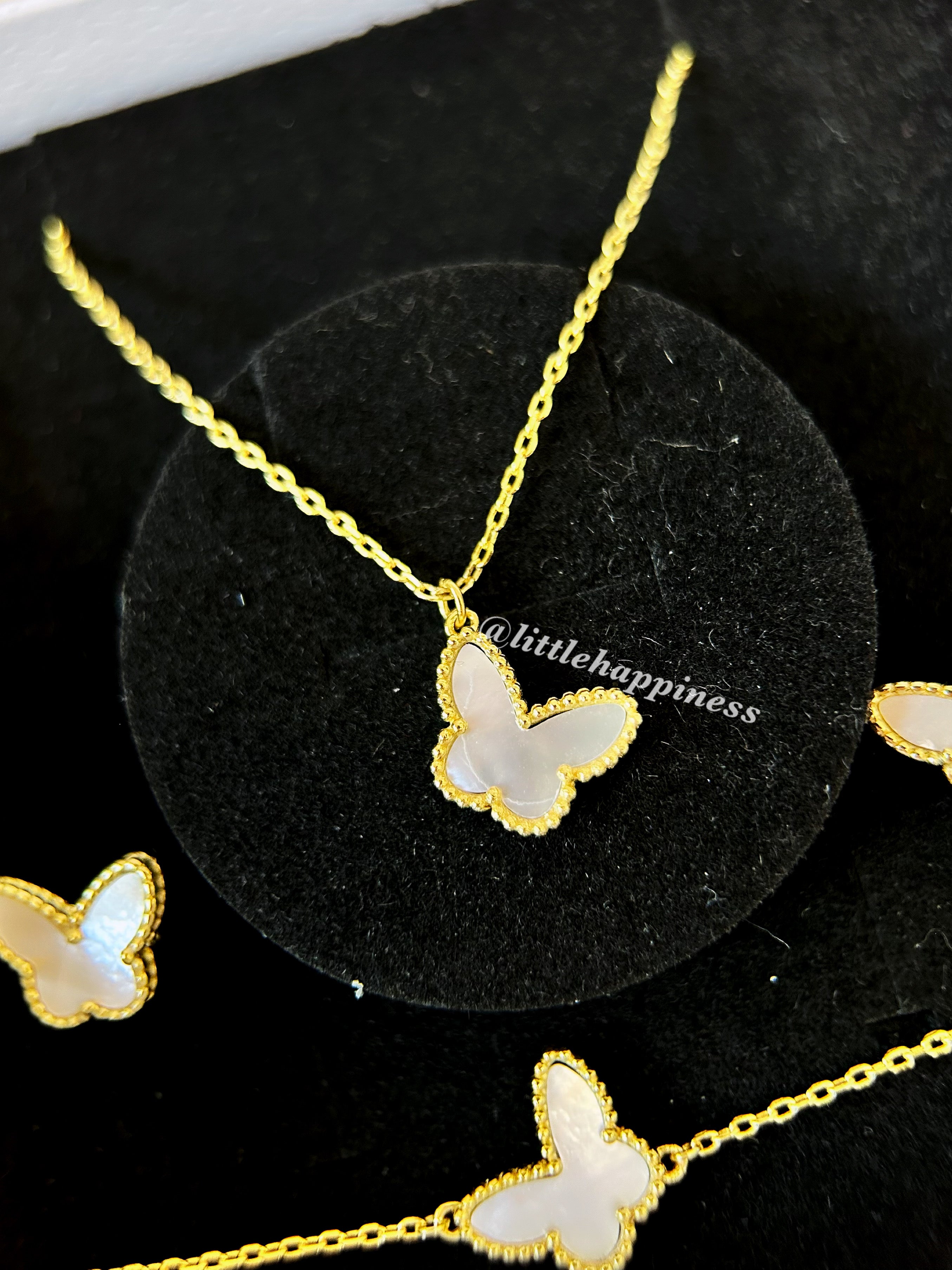 Conjunto Collar + aretes + pulsera Mariposa Van Cleef Dorado y Blanco