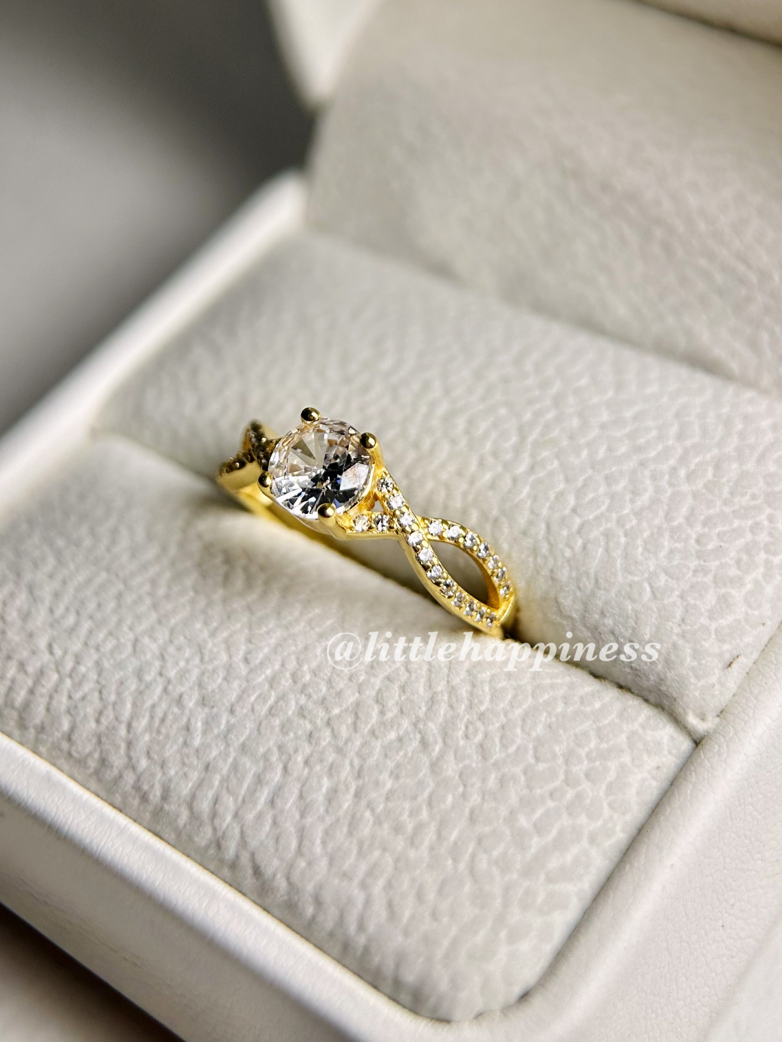 Anillo de Compromiso Infinito, Dorado