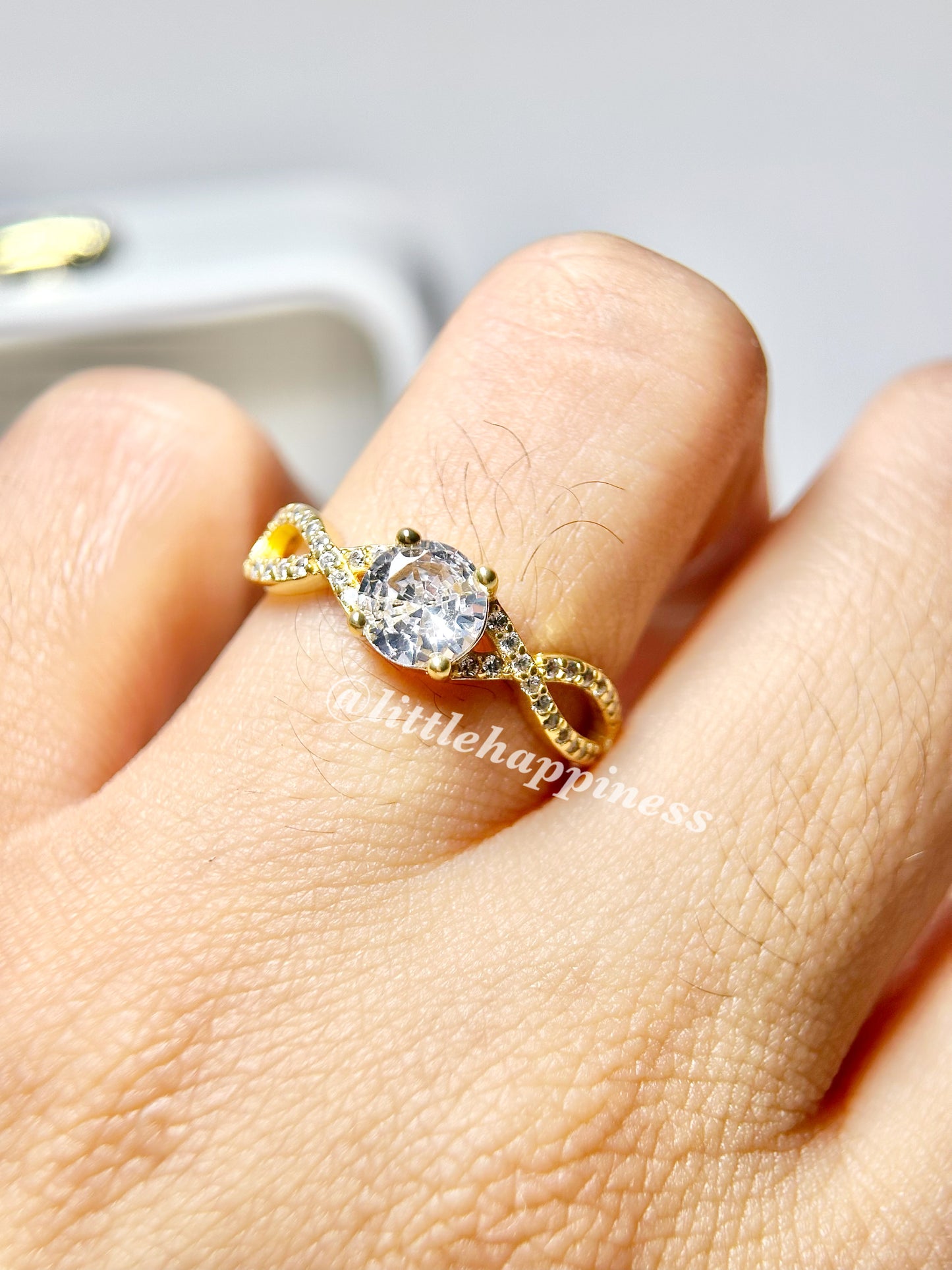 Anillo de Compromiso Infinito, Dorado