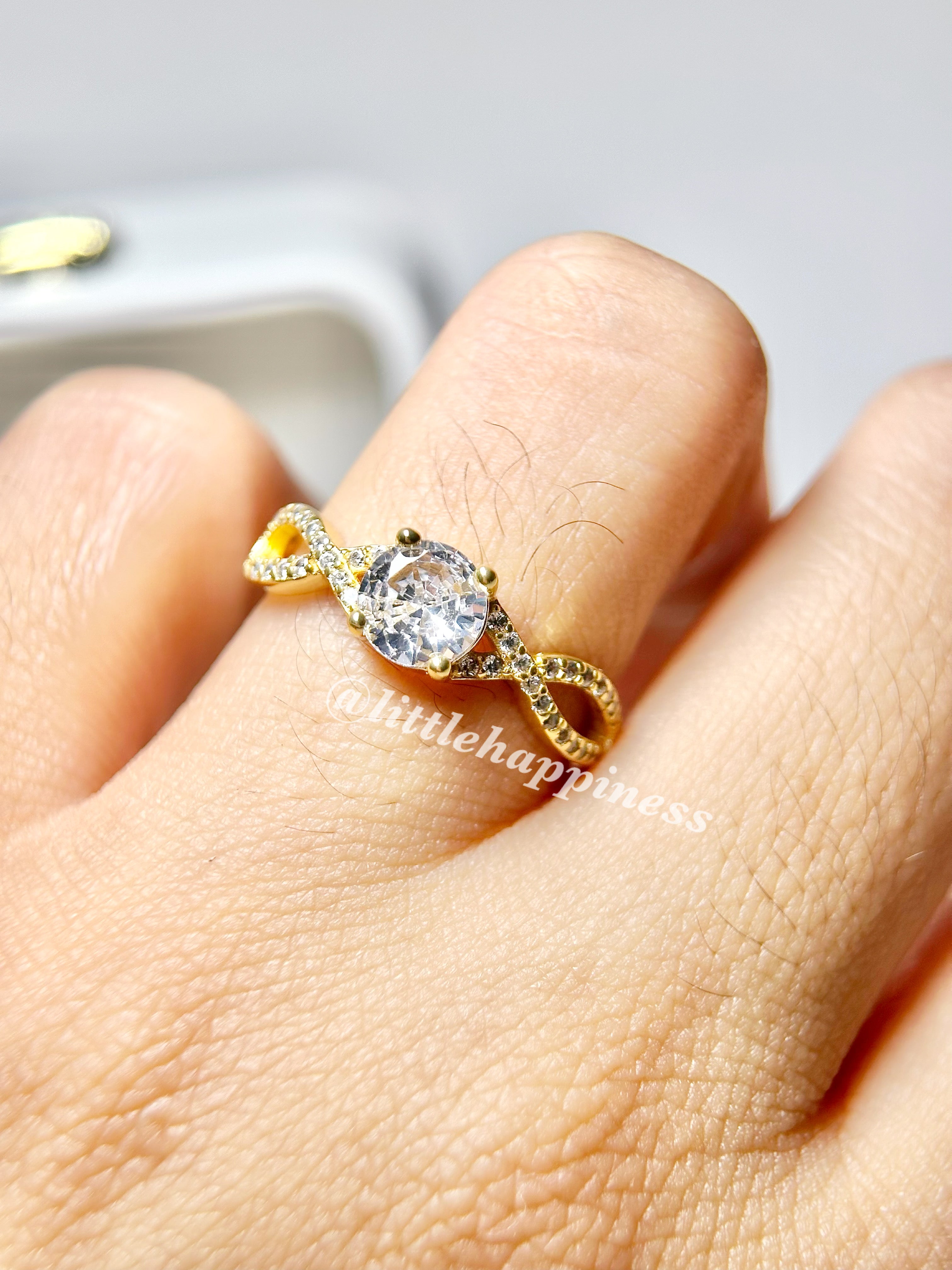 Anillo de Compromiso Infinito, Dorado