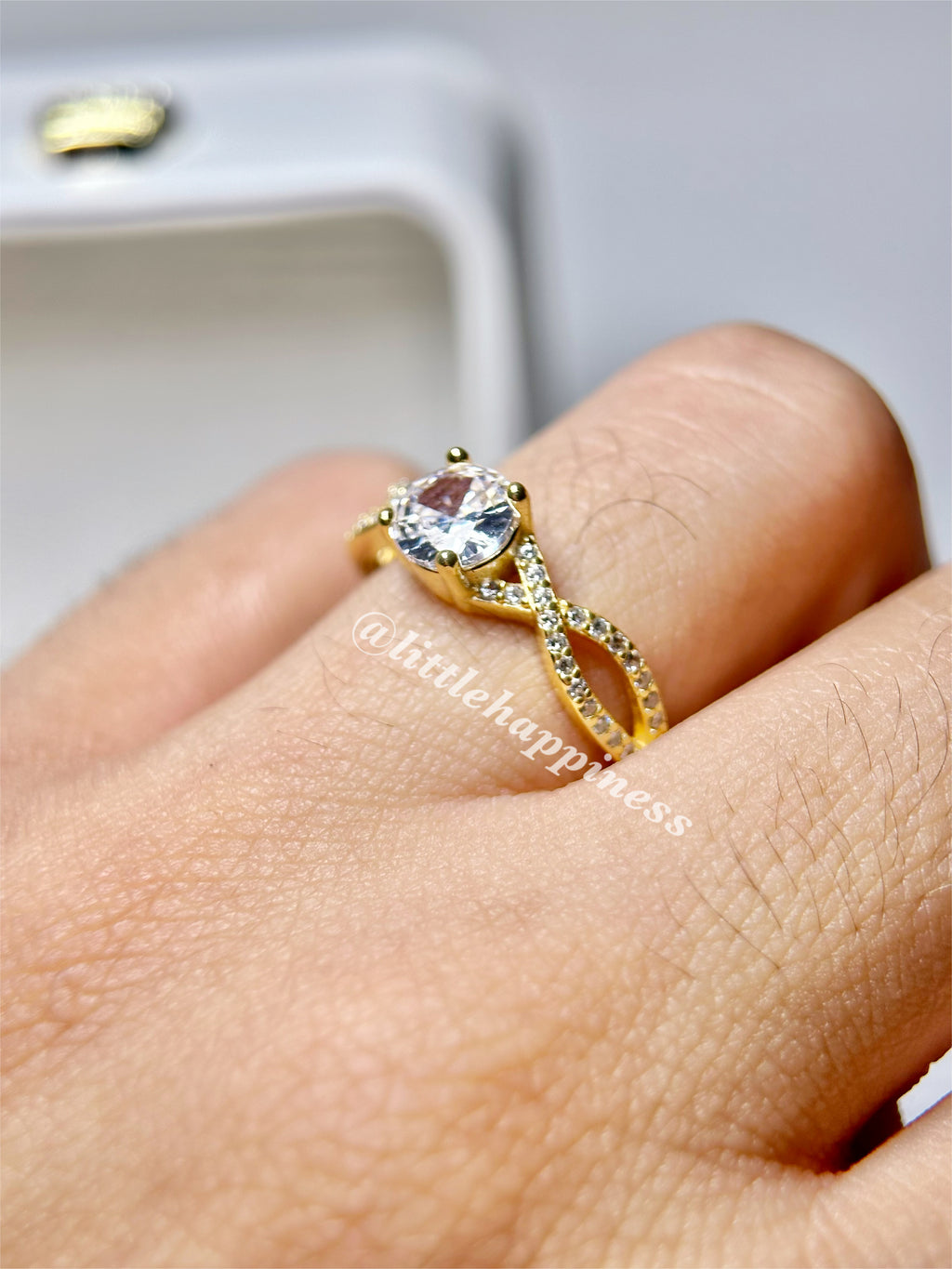 Anillo de Compromiso Infinito, Dorado