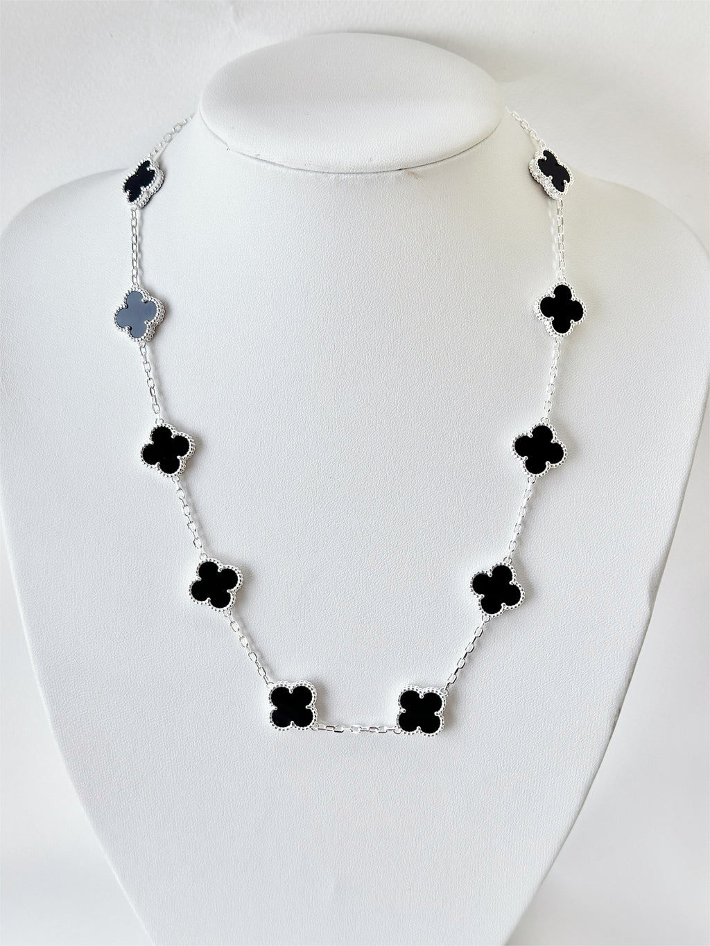 Collar 10 tréboles Negros, Plateado