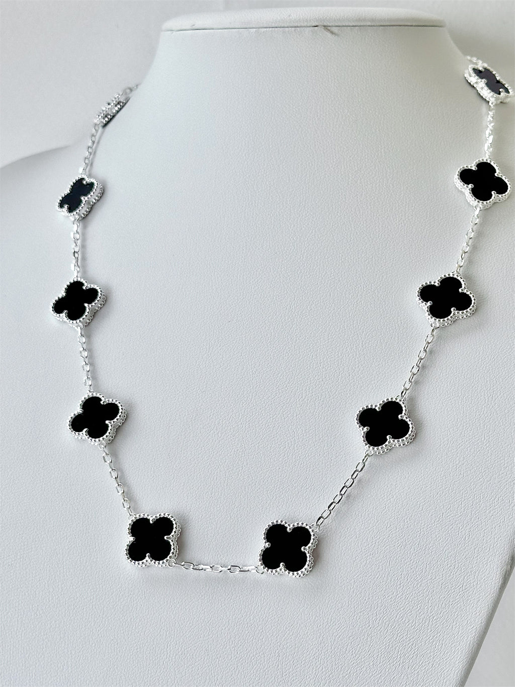 Collar 10 tréboles Negros, Plateado