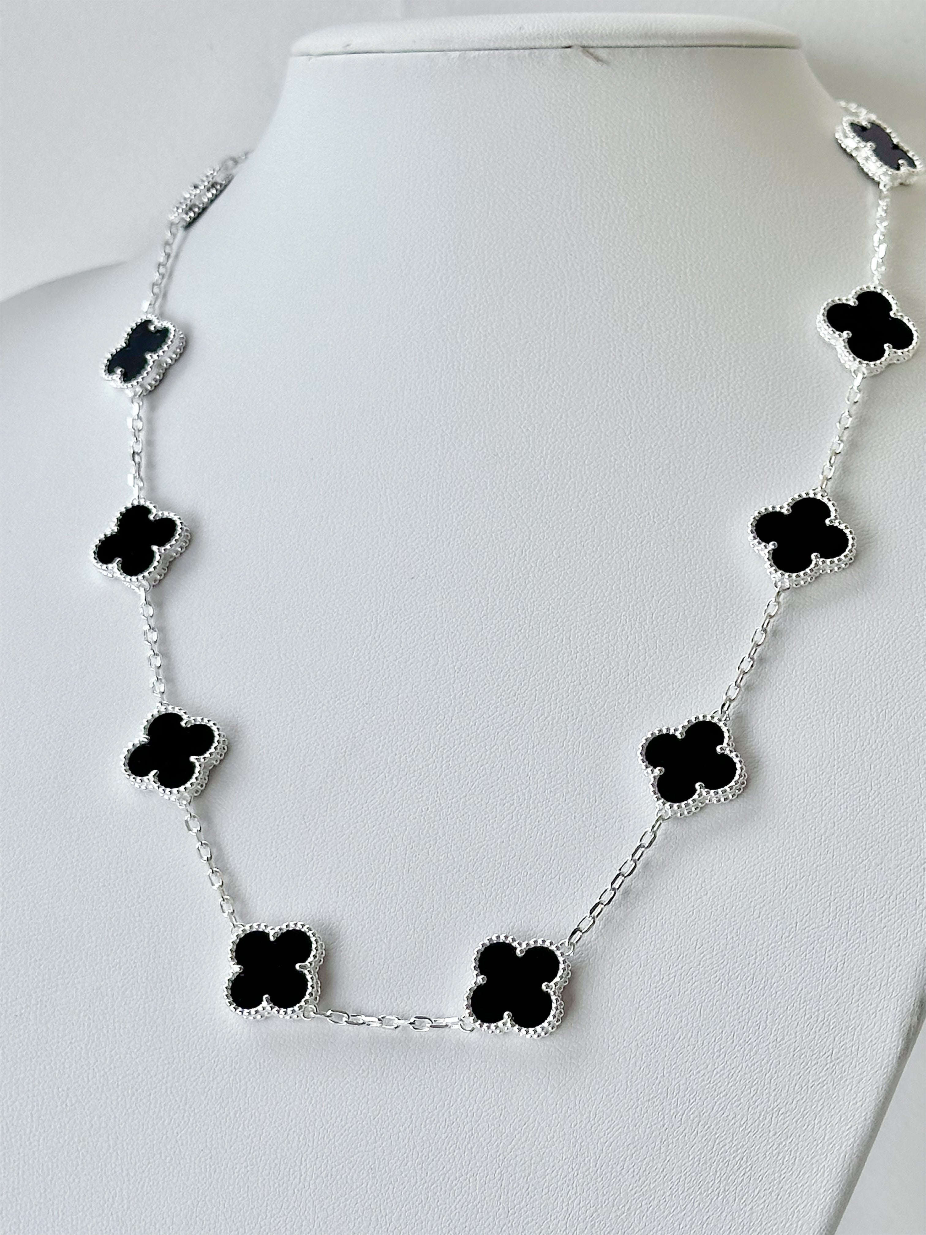 Collar 10 tréboles Negros, Plateado