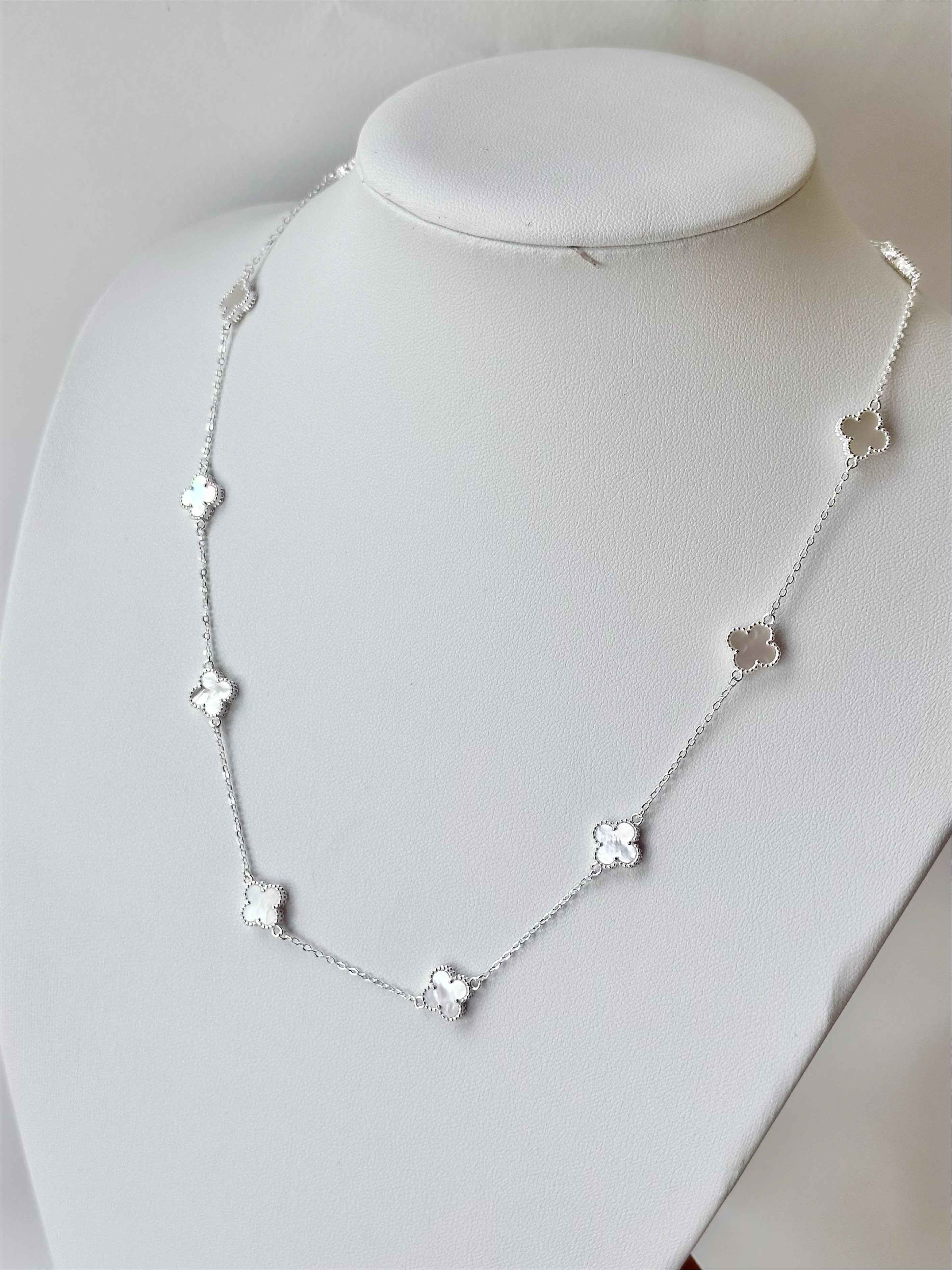 Collar 10 Mini Tréboles Blanco