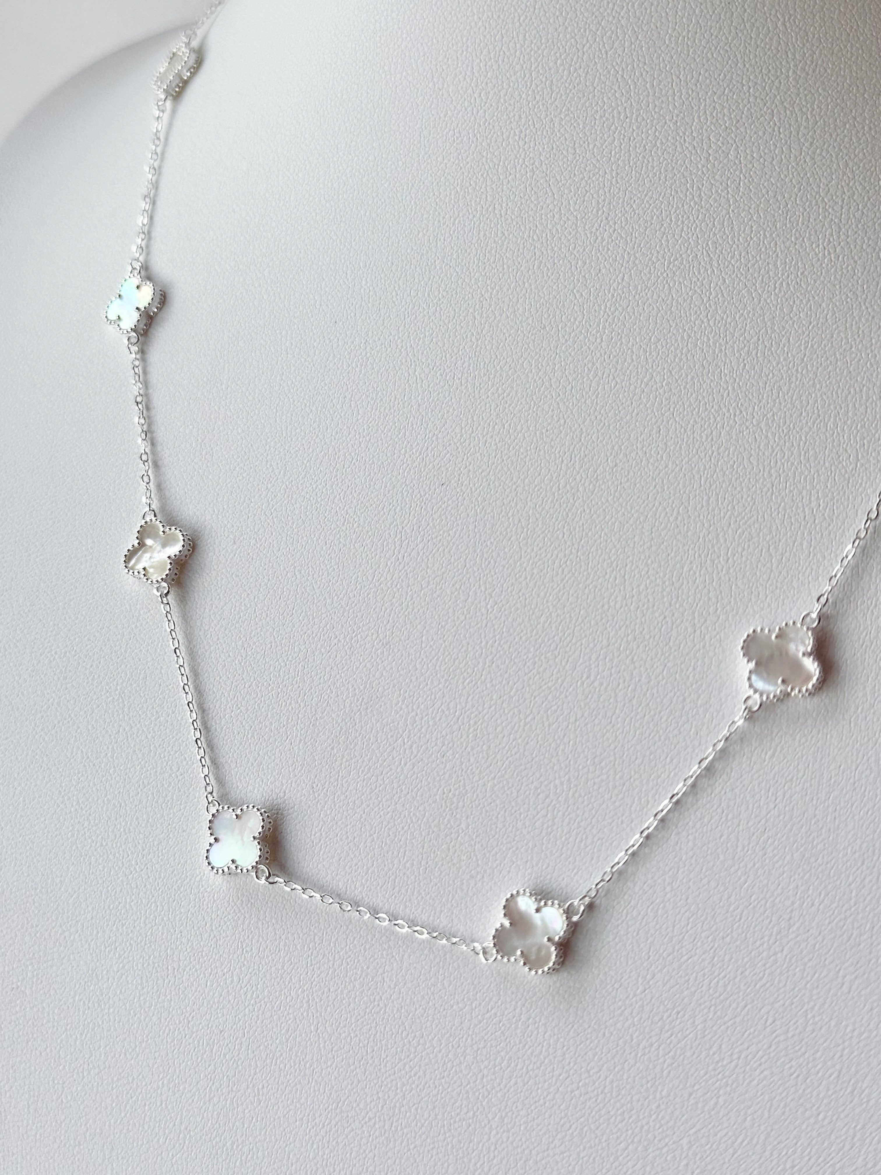 Collar 10 Mini Tréboles Blanco