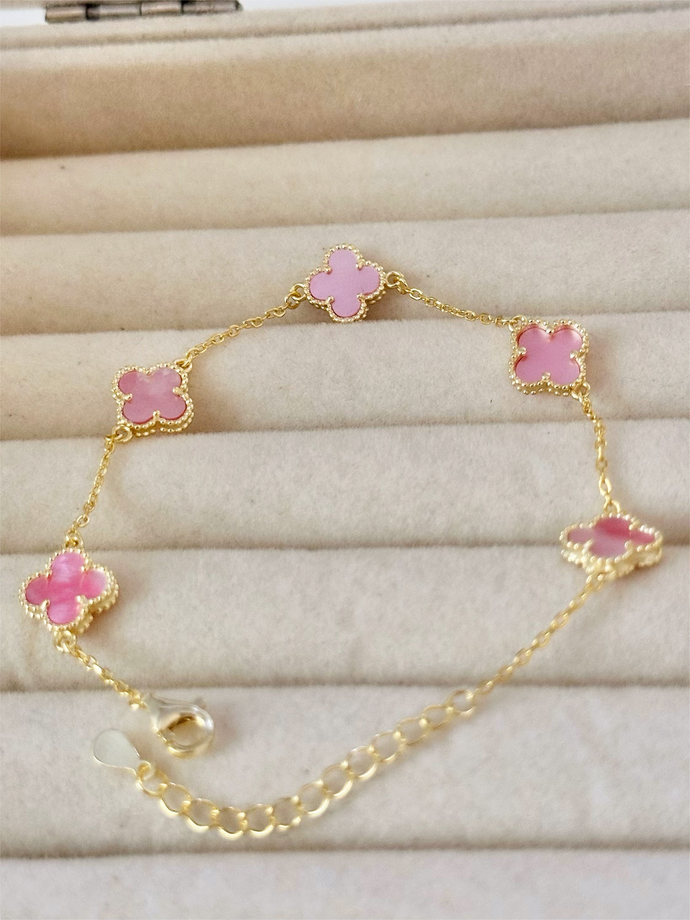 Pulsera Mini Treboles Rosados, Dorado