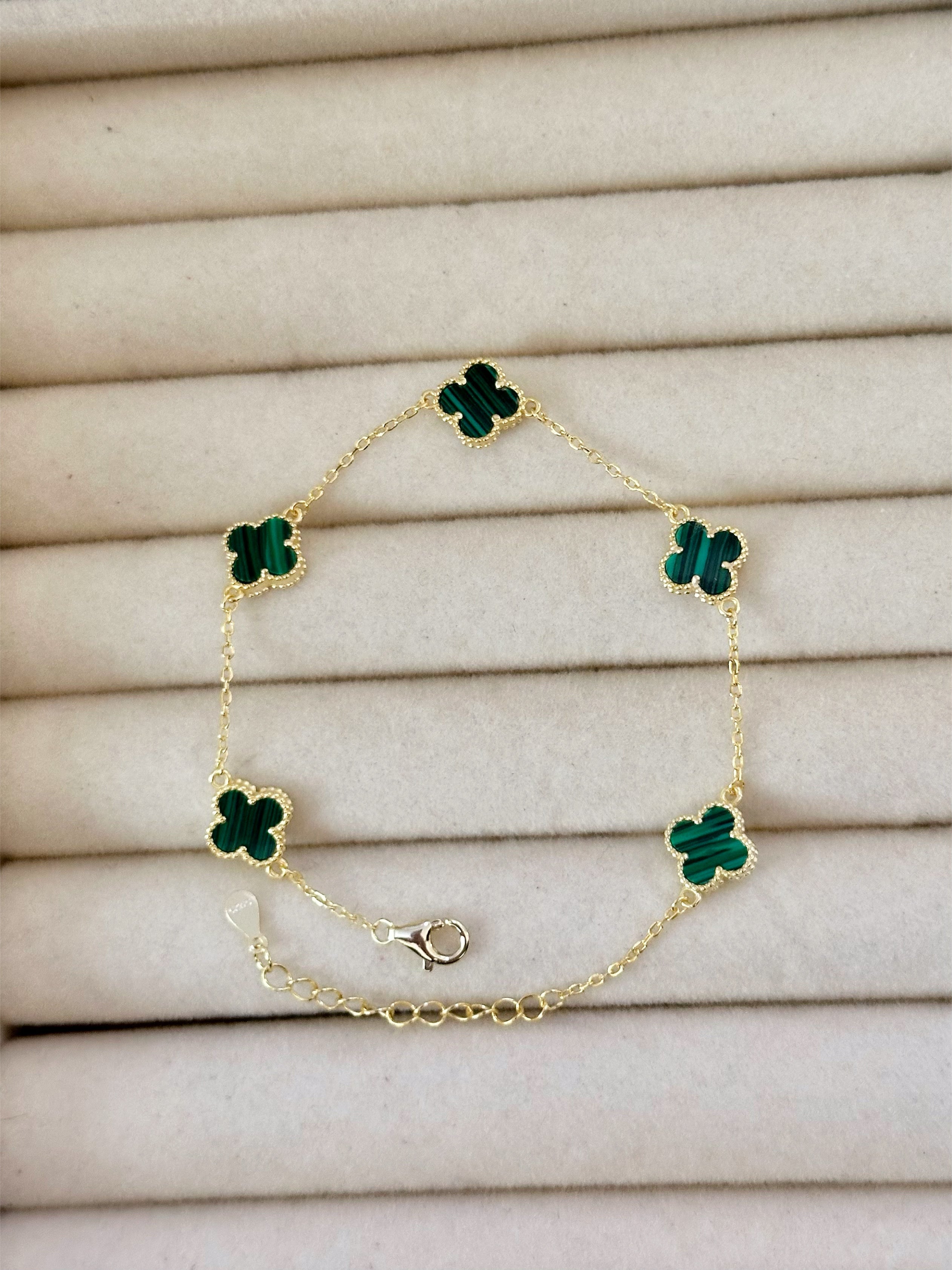 Pulsera Mini Tréboles Verde, Dorada