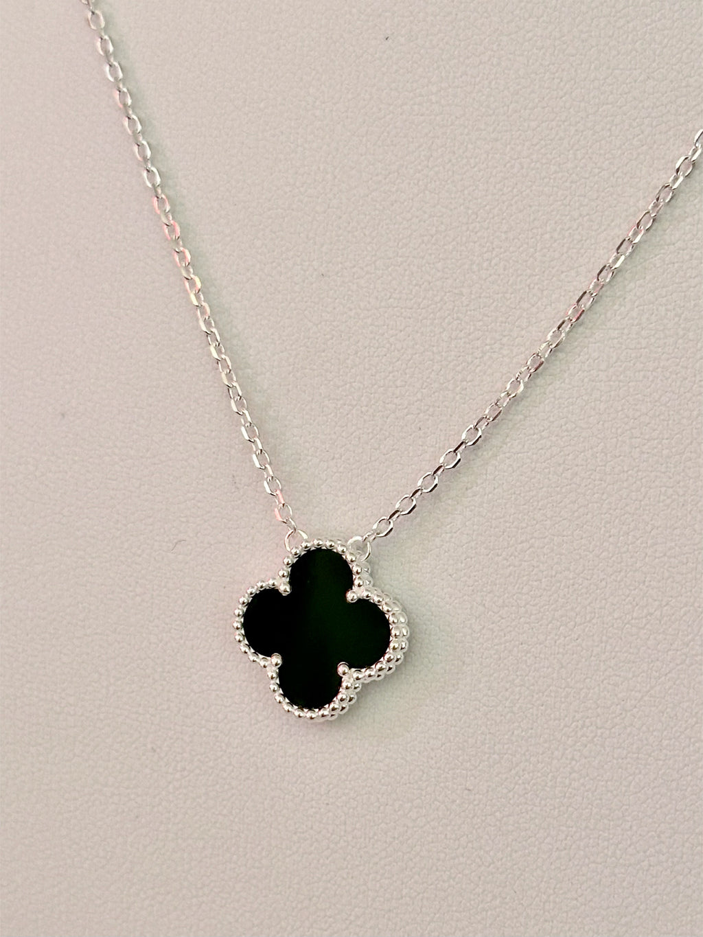 Collar 1 trébol Negro Plateado