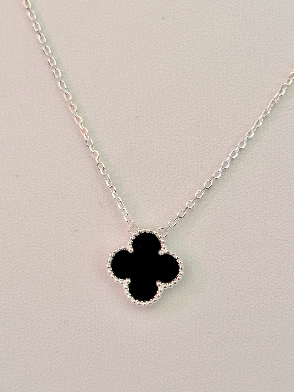 Collar 1 trébol Negro Plateado