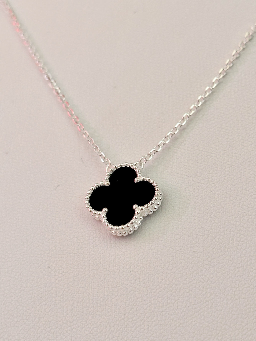 Collar 1 trébol Negro Plateado