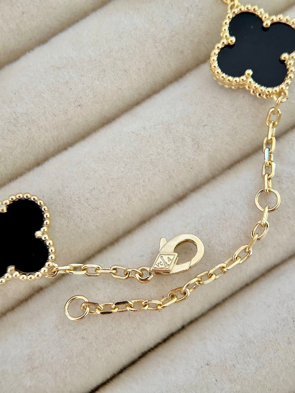 Pulsera Tréboles Negros