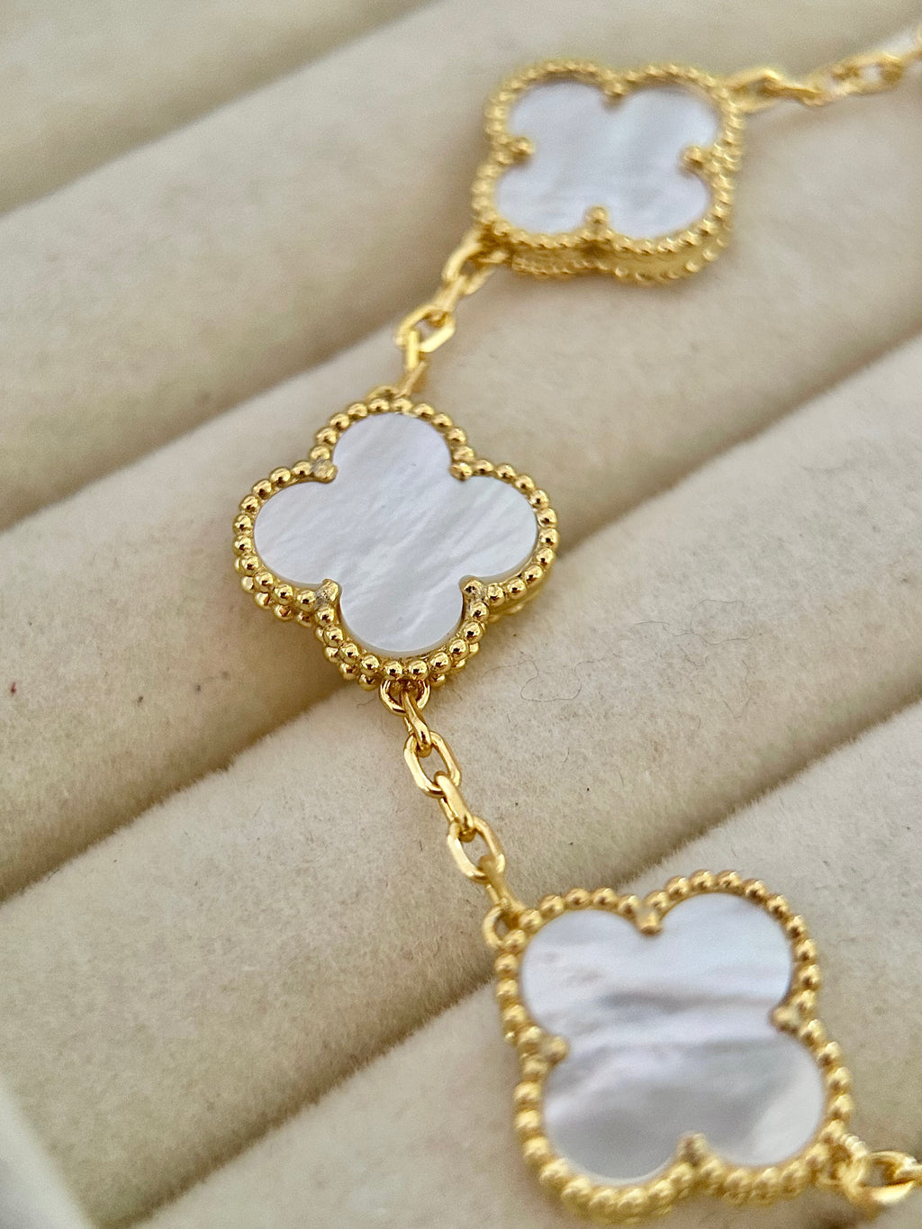 Pulsera Tréboles Blancos