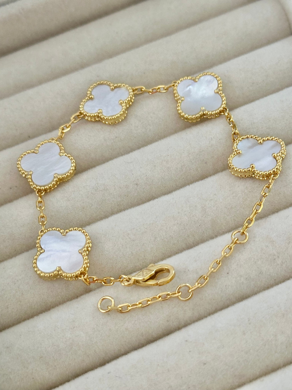 Pulsera Tréboles Blancos